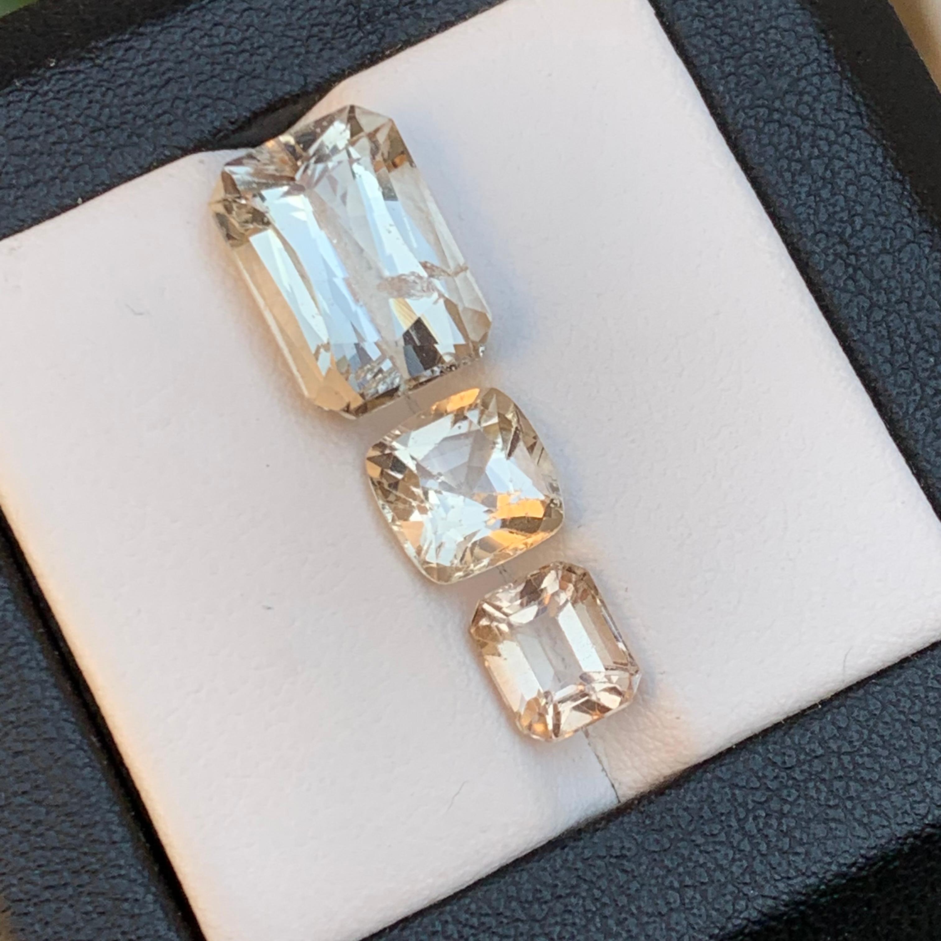 Light Golden Natural Topaz Loose Gemstones for Ring, Necklace Pendant or any other Jewelry Setting-Cushion Cut from Skardu, Pakistan!!

💎 GEMSTONE TYPE: Topaz 
⚖️ WEIGHT:  11.75 Carat
🪚 SHAPE & CUT: Cushion Cut
📏 SIZE (MM): 
7.80 Ct (12.79 x 9.01