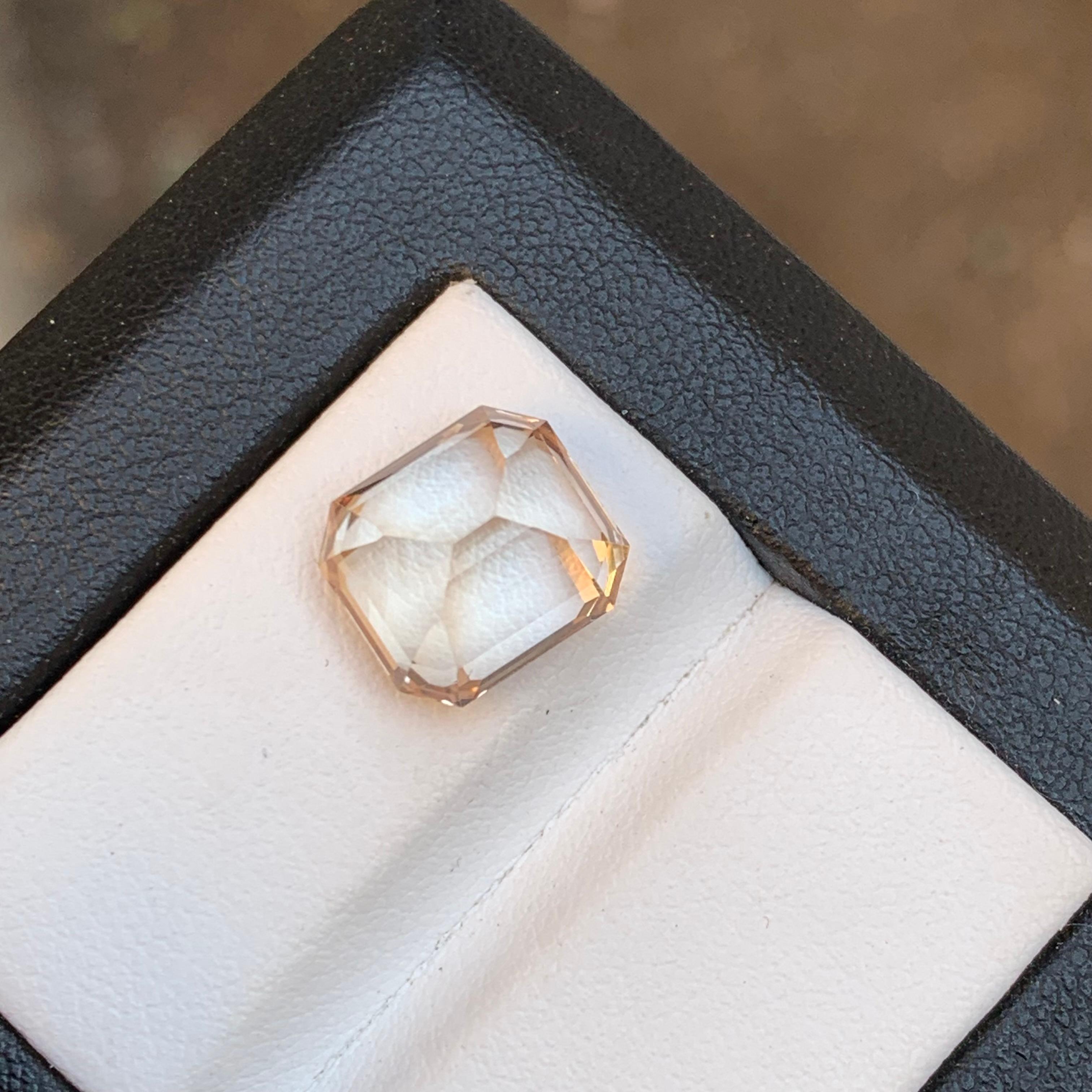 Bague et pendentif en Topaze Naturelle Lights Golden, pierres précieuses en vrac 7.95 Ct Step Emerald Cut en vente 7
