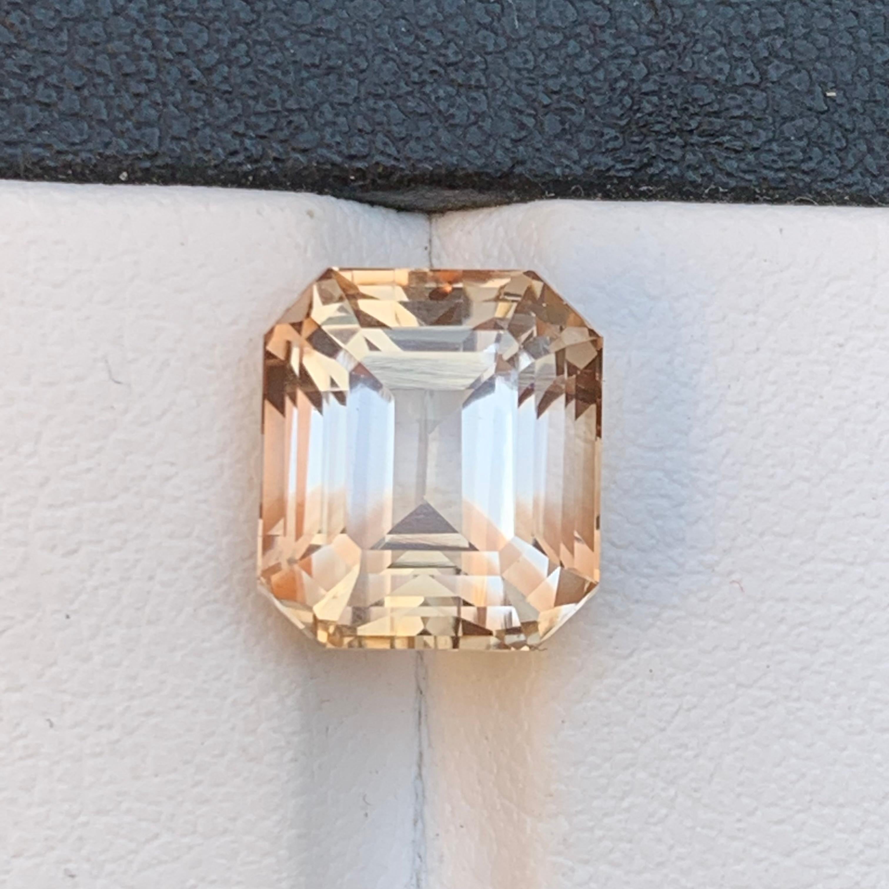 Bague et pendentif en Topaze Naturelle Lights Golden, pierres précieuses en vrac 7.95 Ct Step Emerald Cut en vente 9