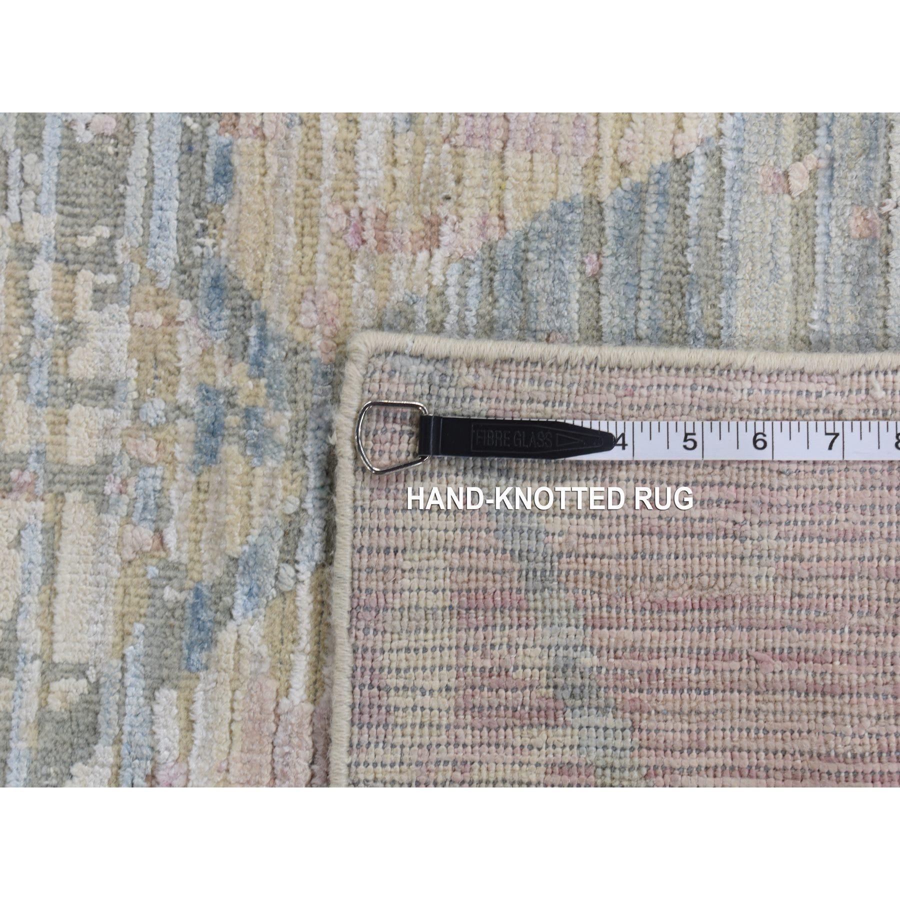 Tapis oriental clair Goldenrod jaune à motif treillis noué à la main en vente 3