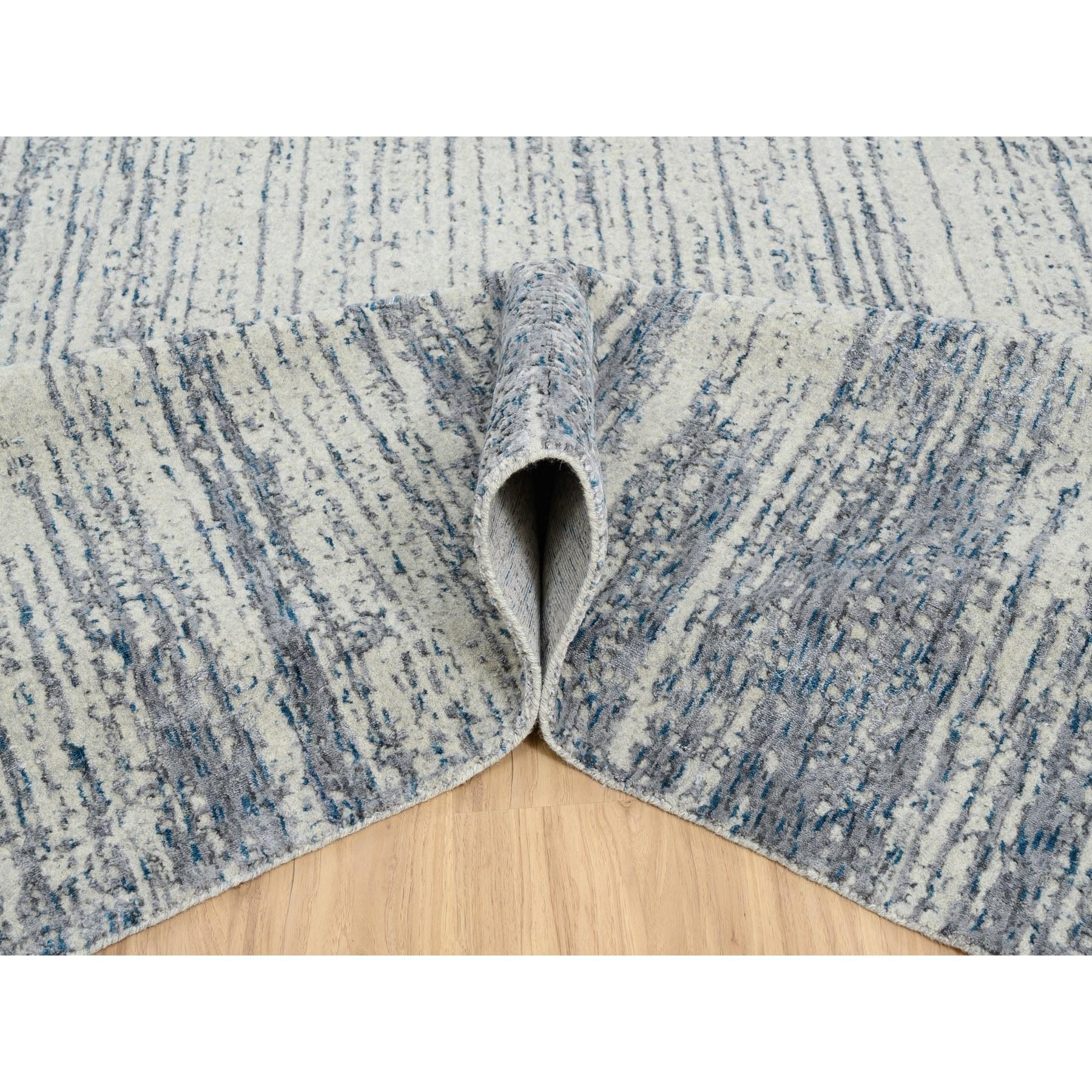 Tappeto orientale XL grigio chiaro in lana e seta tessuta a mano 12' x 18' In condizioni Nuovo in vendita a Carlstadt, NJ