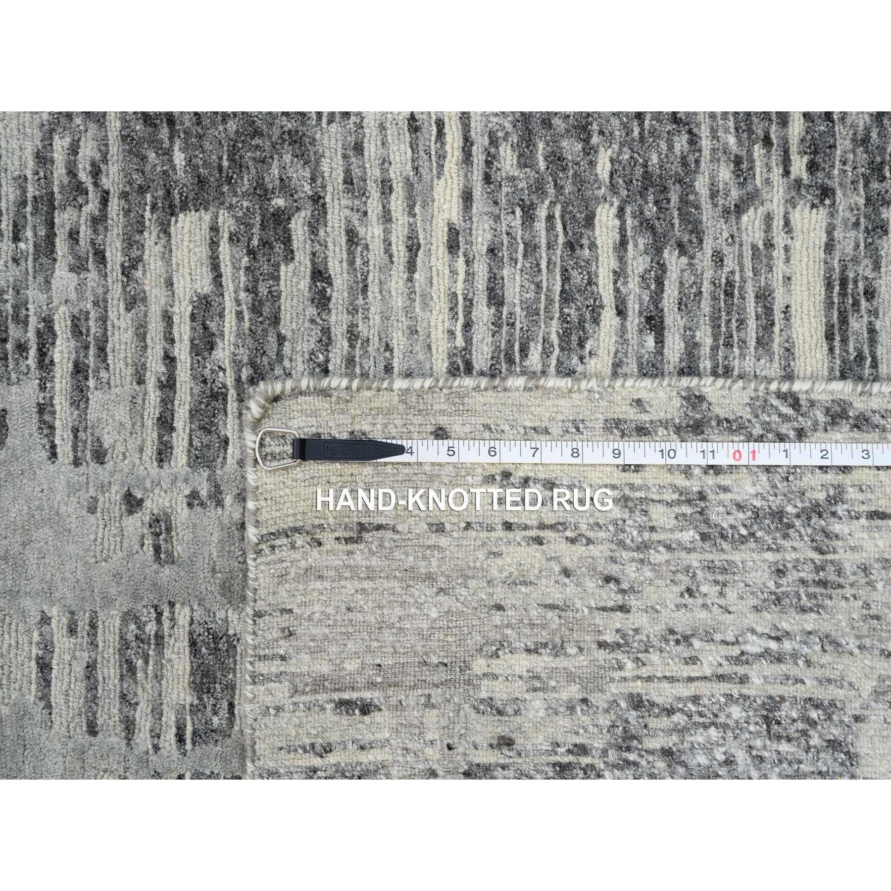Handgeknüpfter, moderner, übergroßer Teppich aus natürlicher Wolle in Hellgrau in Übergröße 12'0