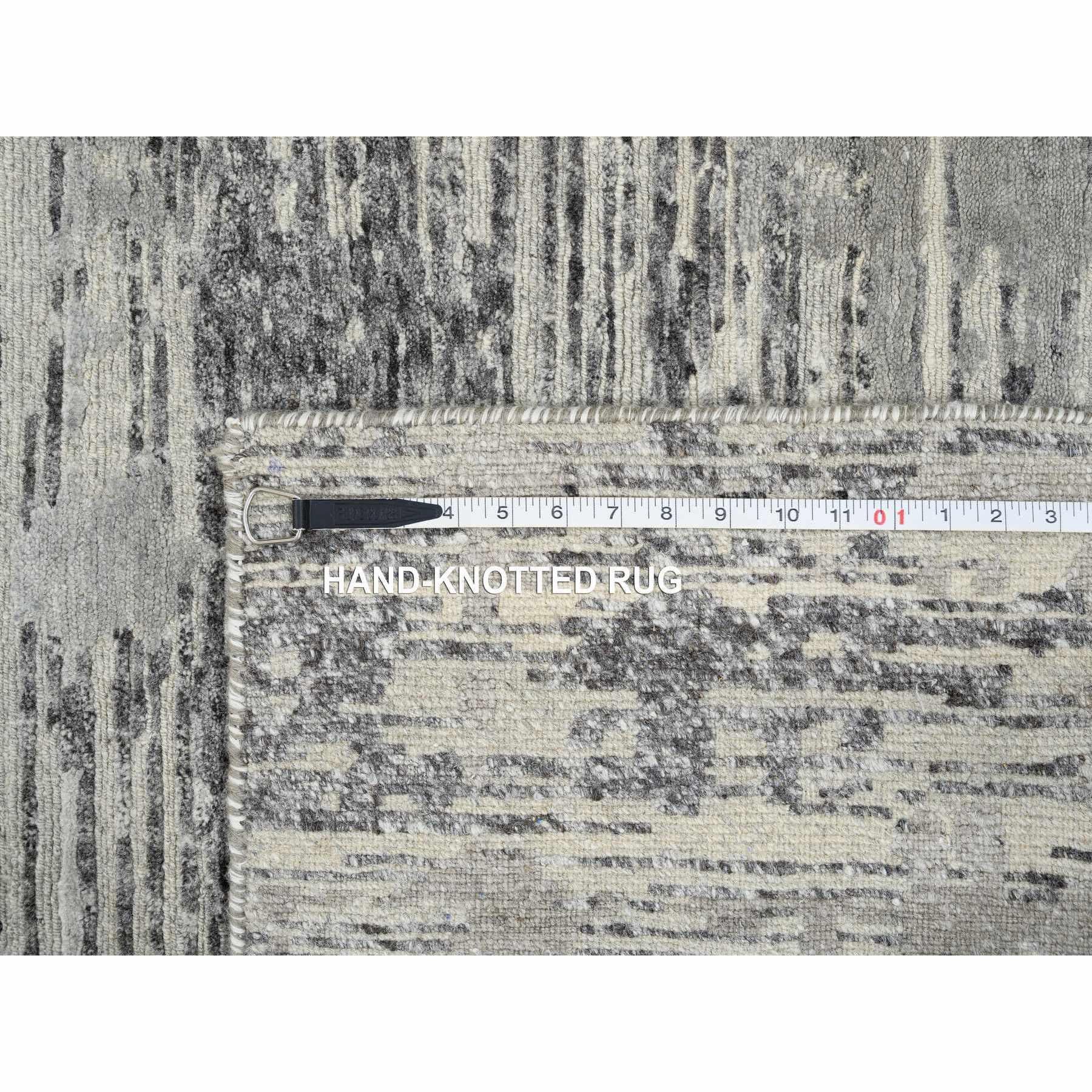 Tappeto orientale grigio chiaro dal design moderno in lana naturale annodato a mano 9'2