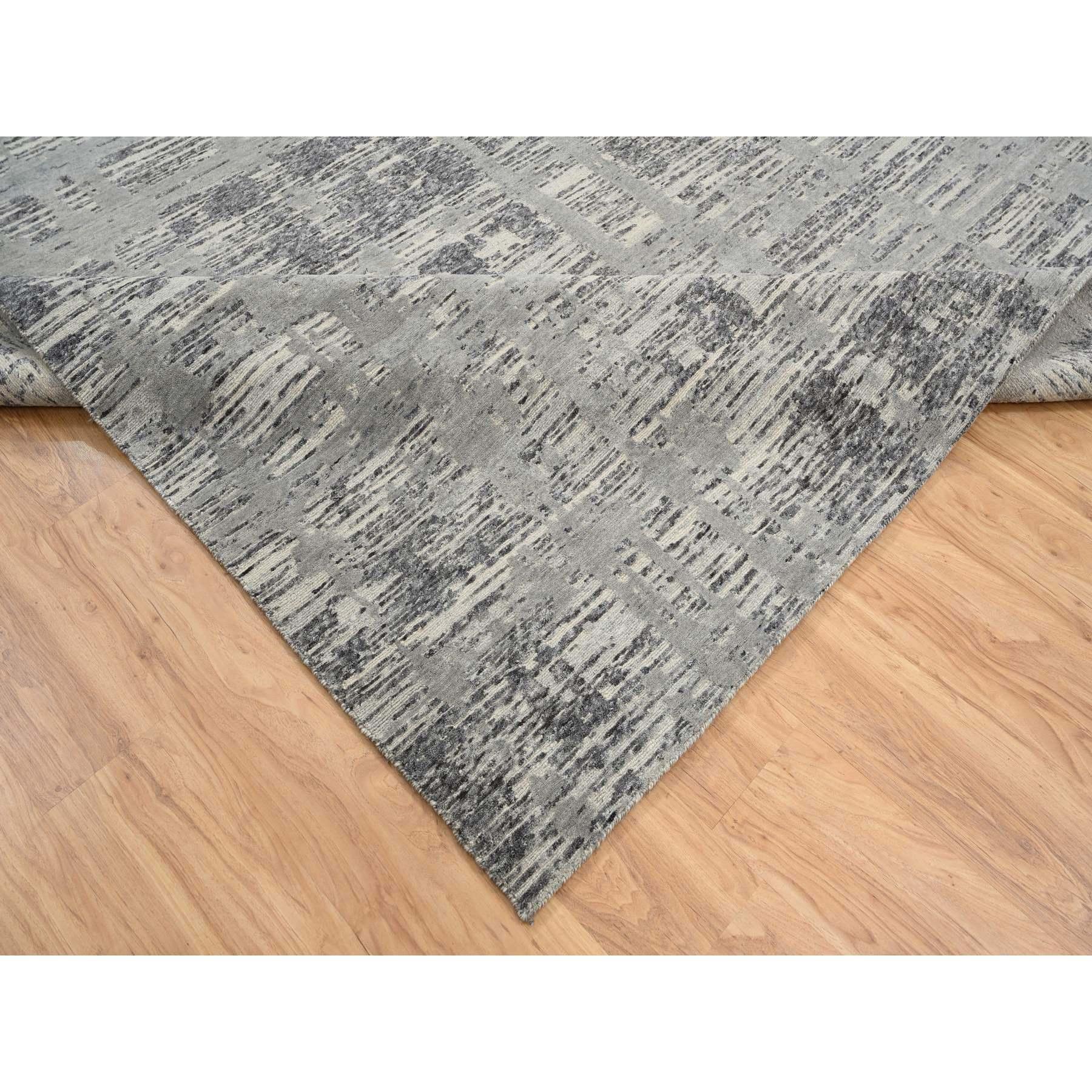 XXI secolo e contemporaneo Tappeto orientale grigio chiaro dal design moderno in lana naturale annodato a mano 9'2