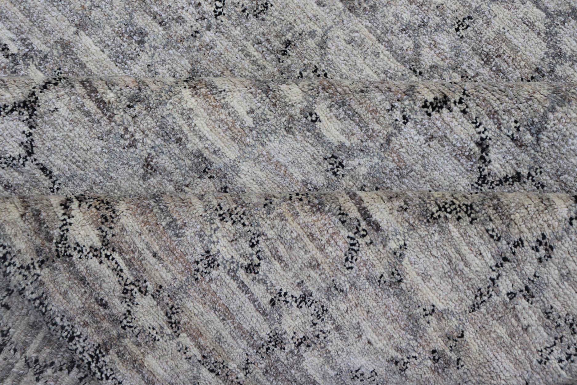 Tappeto moderno grigio chiaro con disegno a catena all-over in grigio scuro in vendita 2