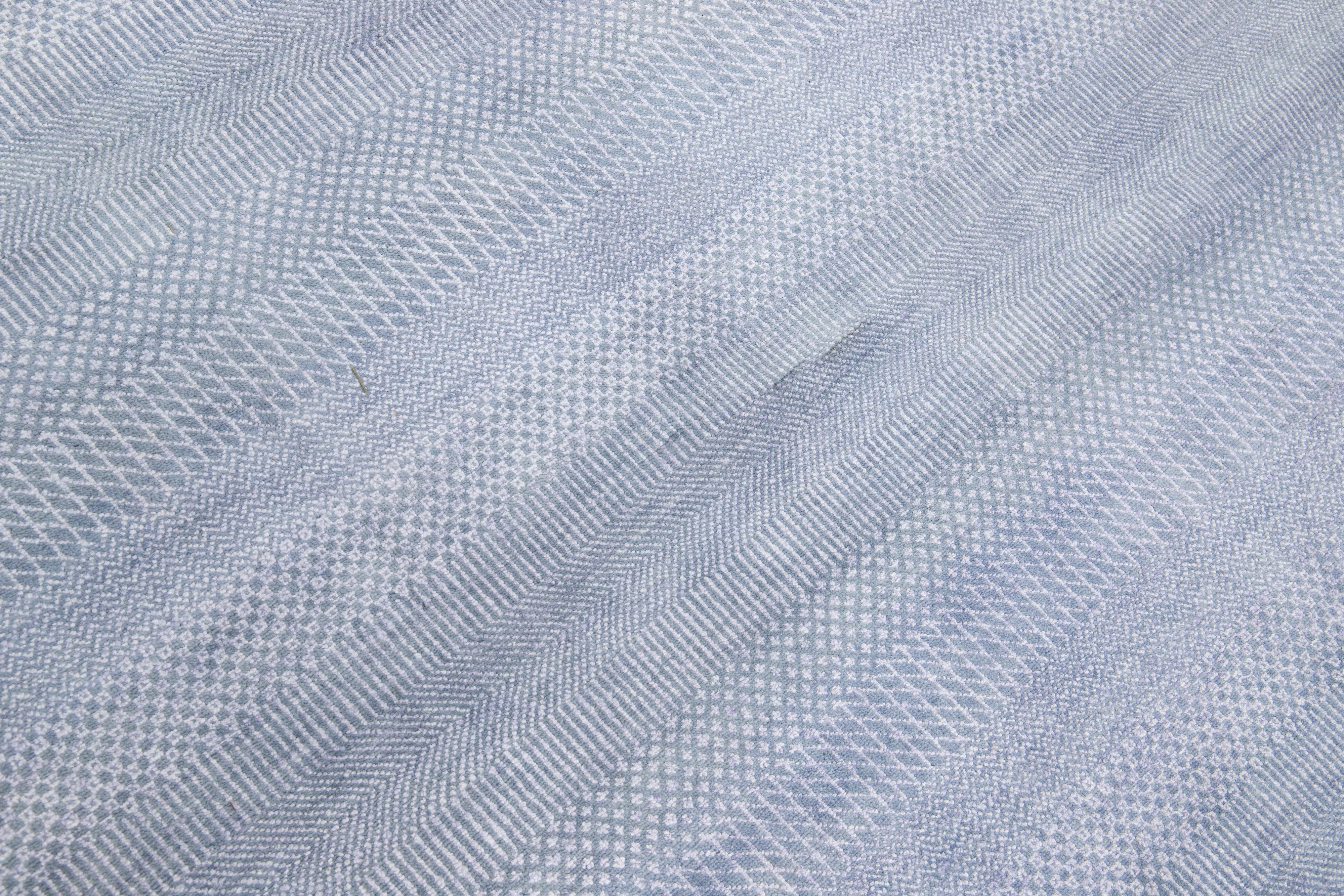 Contemporary Light Gray Modern Savannah Handmade Oversize Wool Rug with Geometric Pattern For Sale
