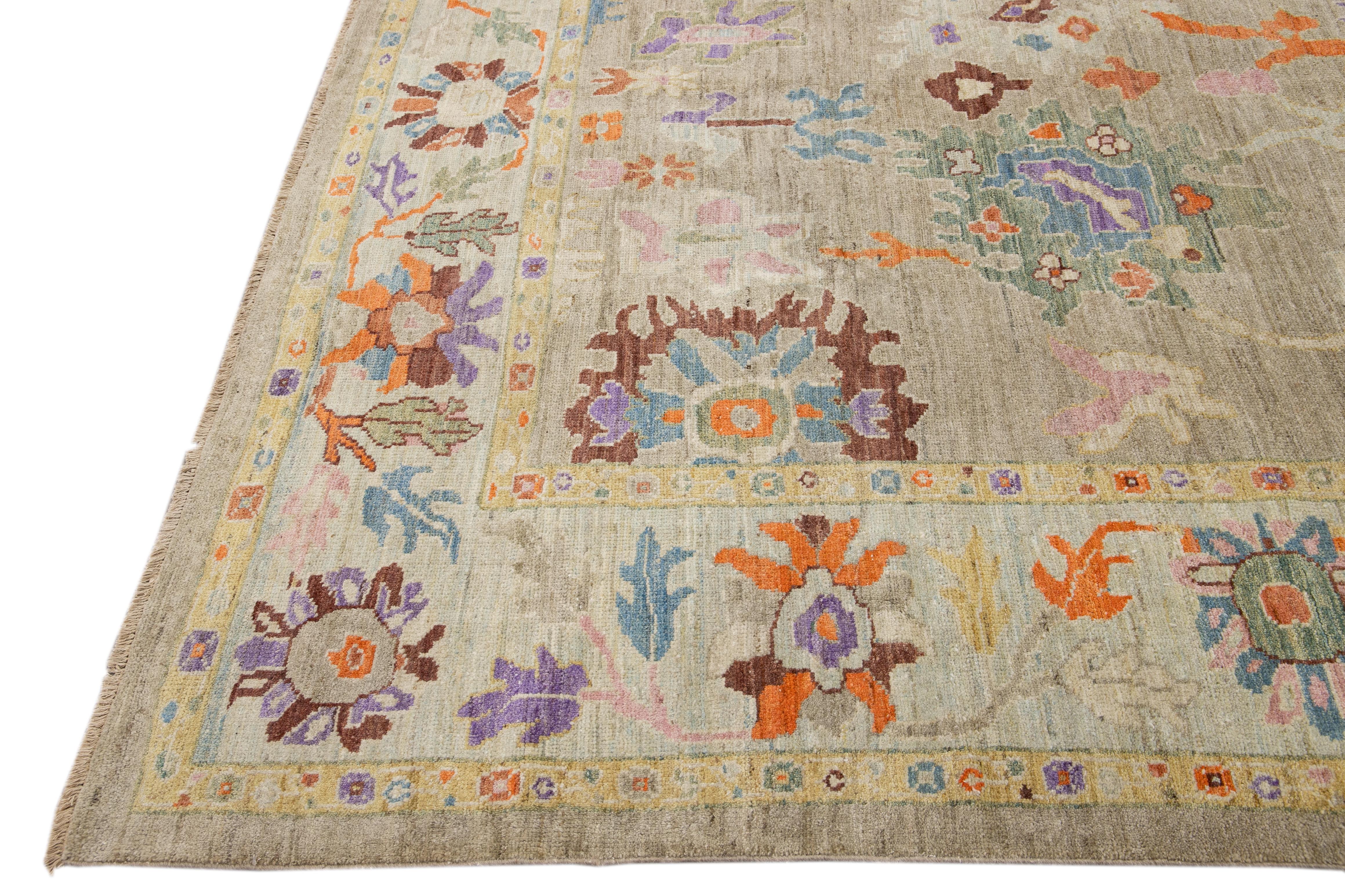 Hand-Knotted Light Gray Modern Sultanabad Wool Rug Handmade With Floral Pattern For Sale