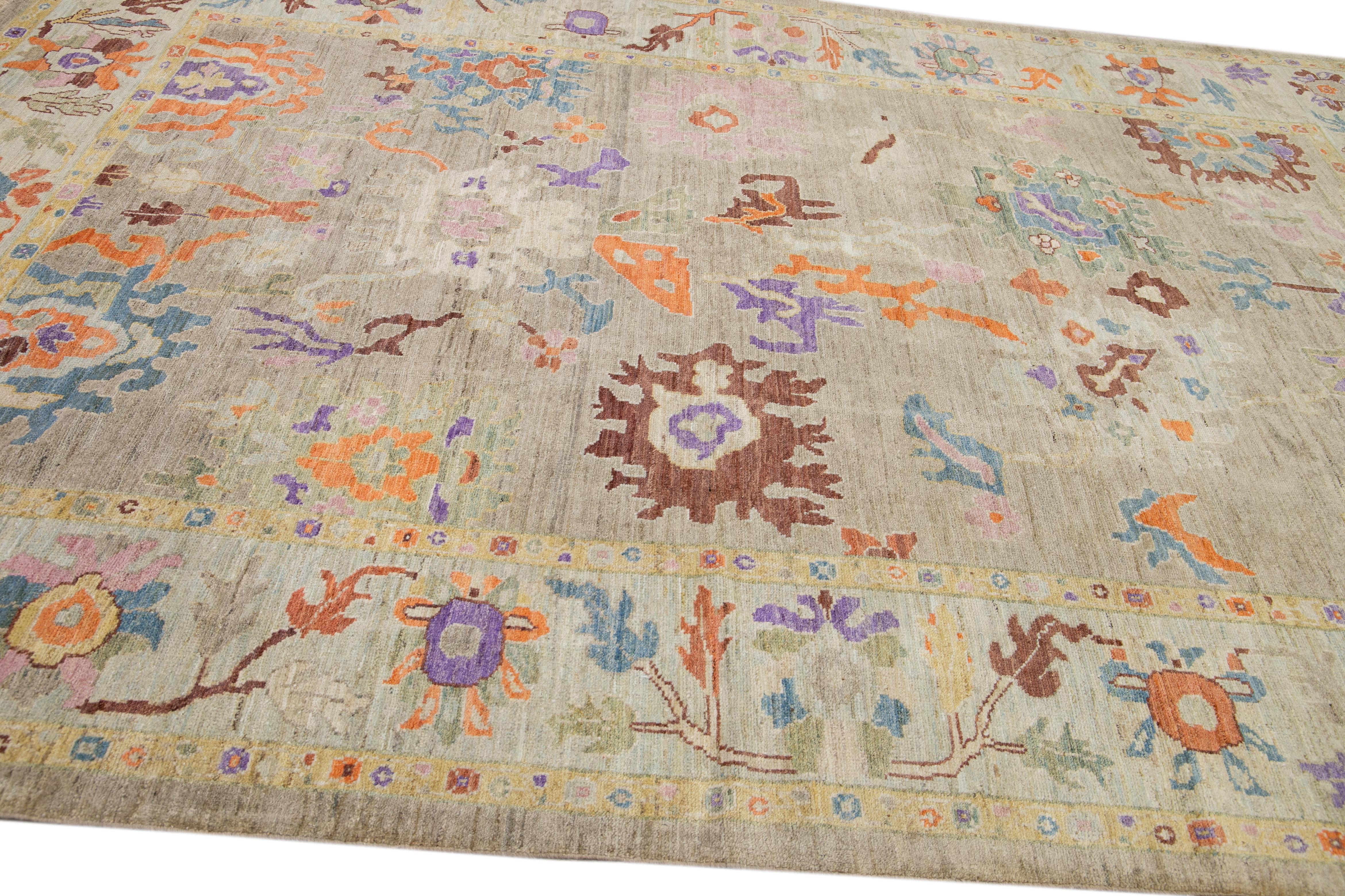 Light Gray Modern Sultanabad Wool Rug Handmade With Floral Pattern For Sale 1