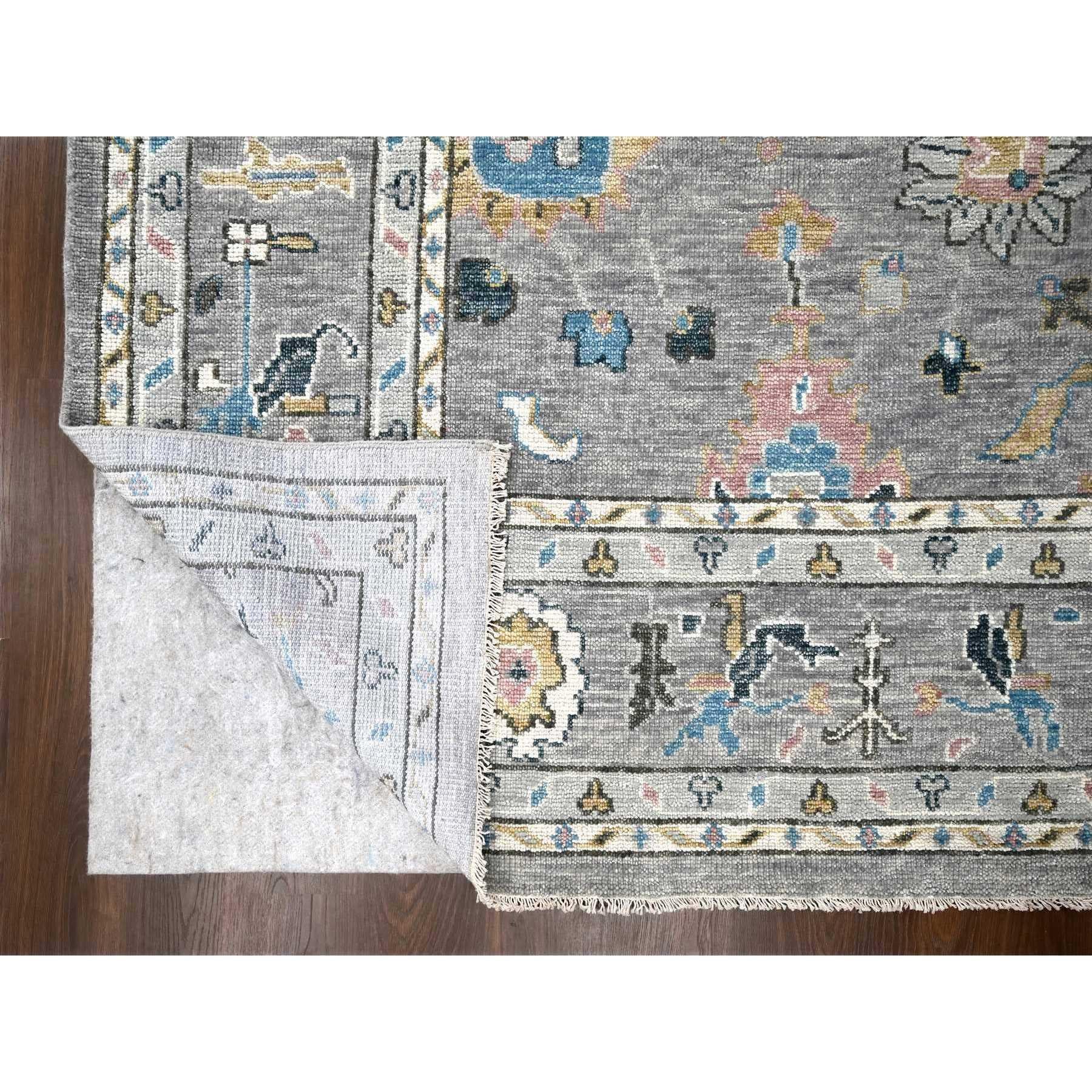 Handgeknüpfter orientalischer Teppich in Hellgrau im Oushak-Design aus reiner Wolle 12'0