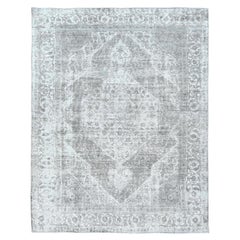 Tappeto vintage Tabriz persiano grigio chiaro, logoro e rustico in lana annodato a mano