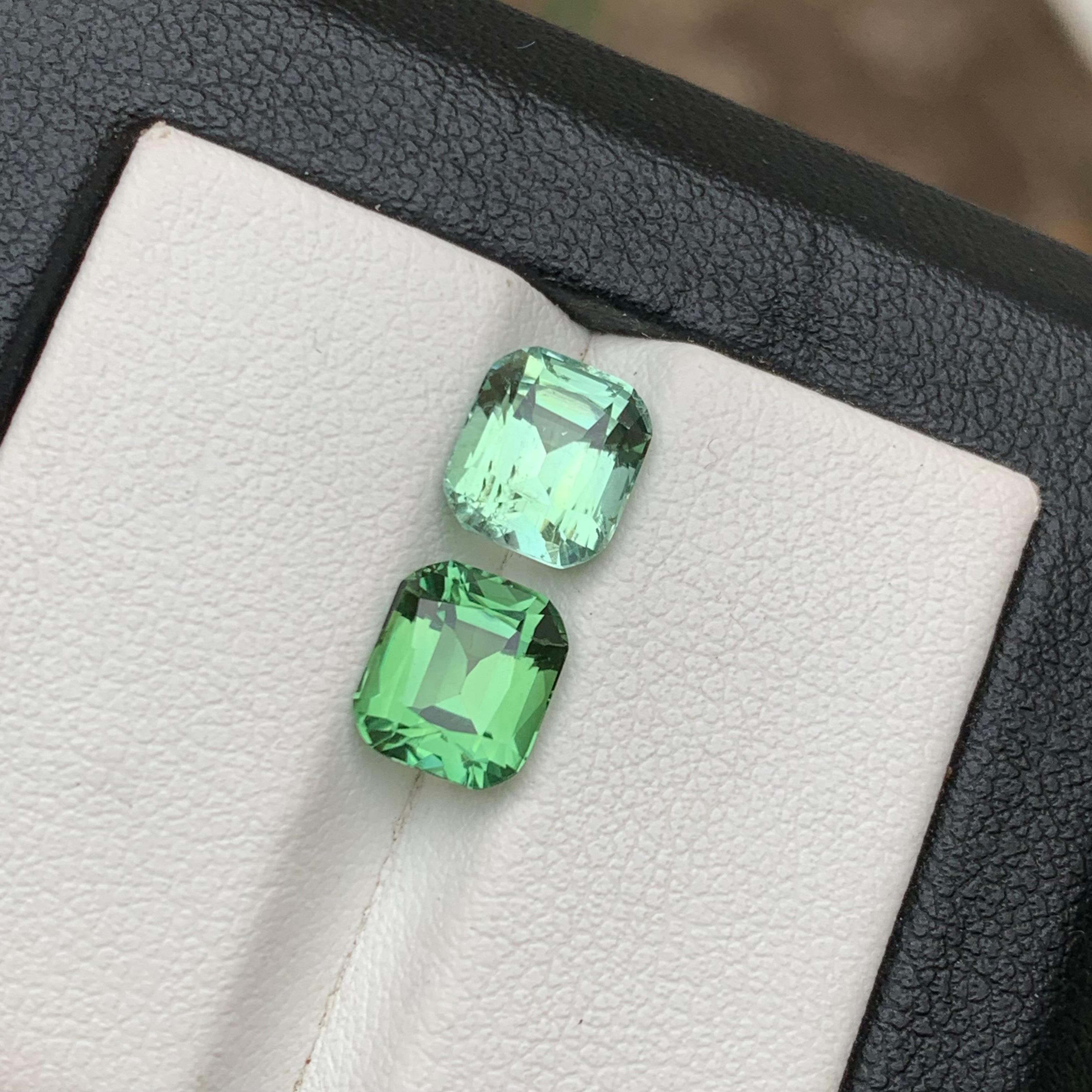 Paire de tourmalines naturelles vertes claires et vertes pomme vertes de 3,90 carats en vente 4