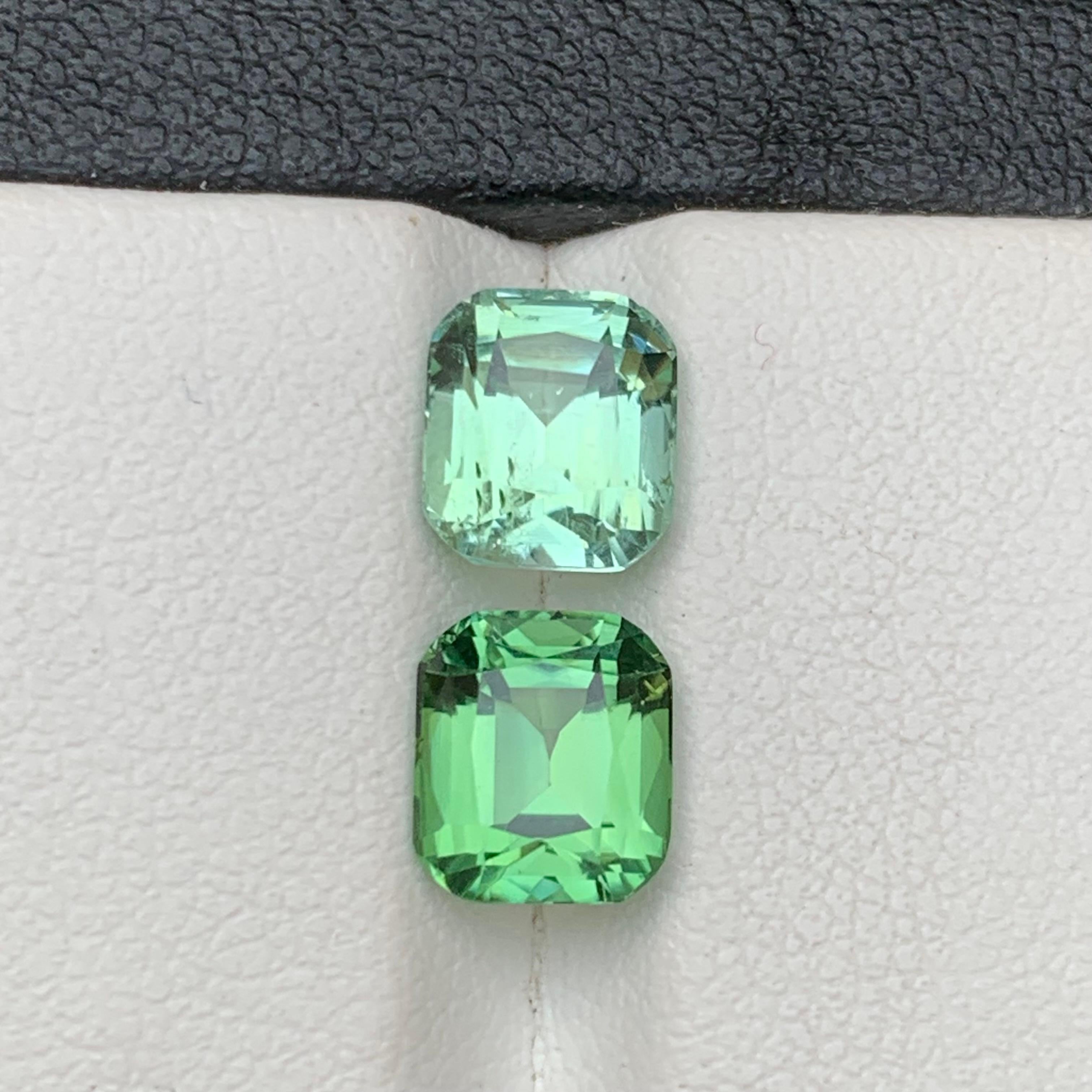 Contemporain Paire de tourmalines naturelles vertes claires et vertes pomme vertes de 3,90 carats en vente