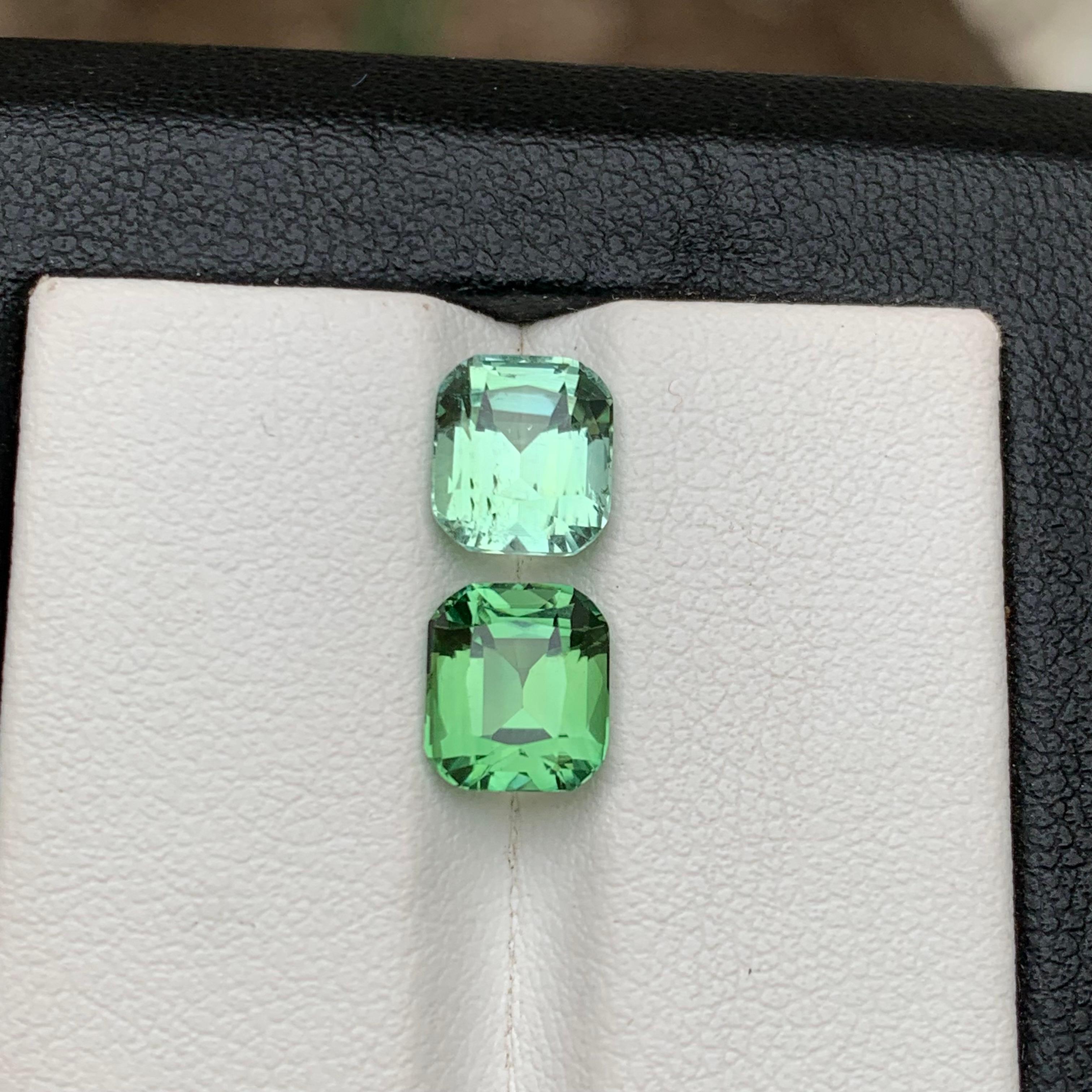 Paire de tourmalines naturelles vertes claires et vertes pomme vertes de 3,90 carats Neuf - En vente à Peshawar, PK
