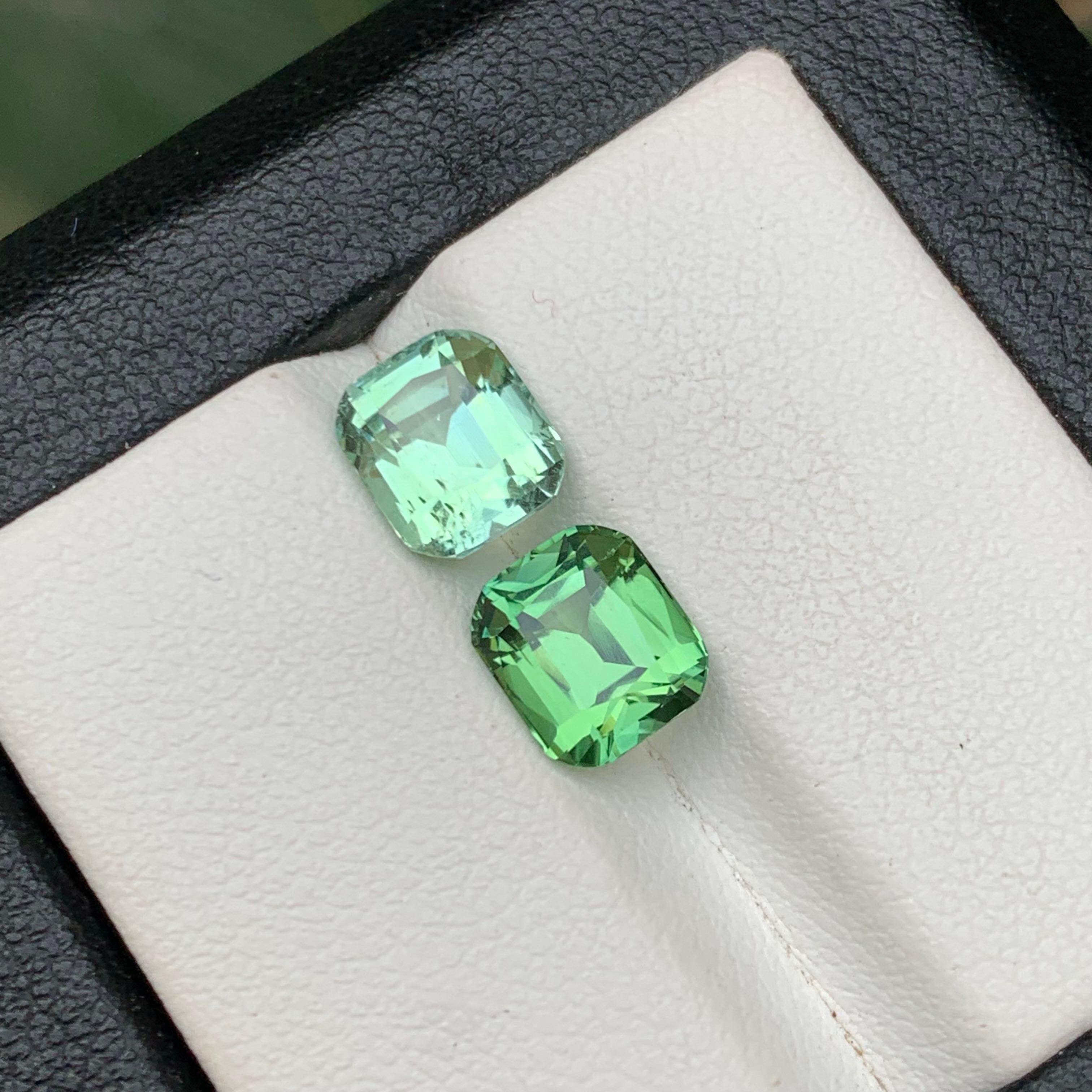 Paire de tourmalines naturelles vertes claires et vertes pomme vertes de 3,90 carats en vente 1