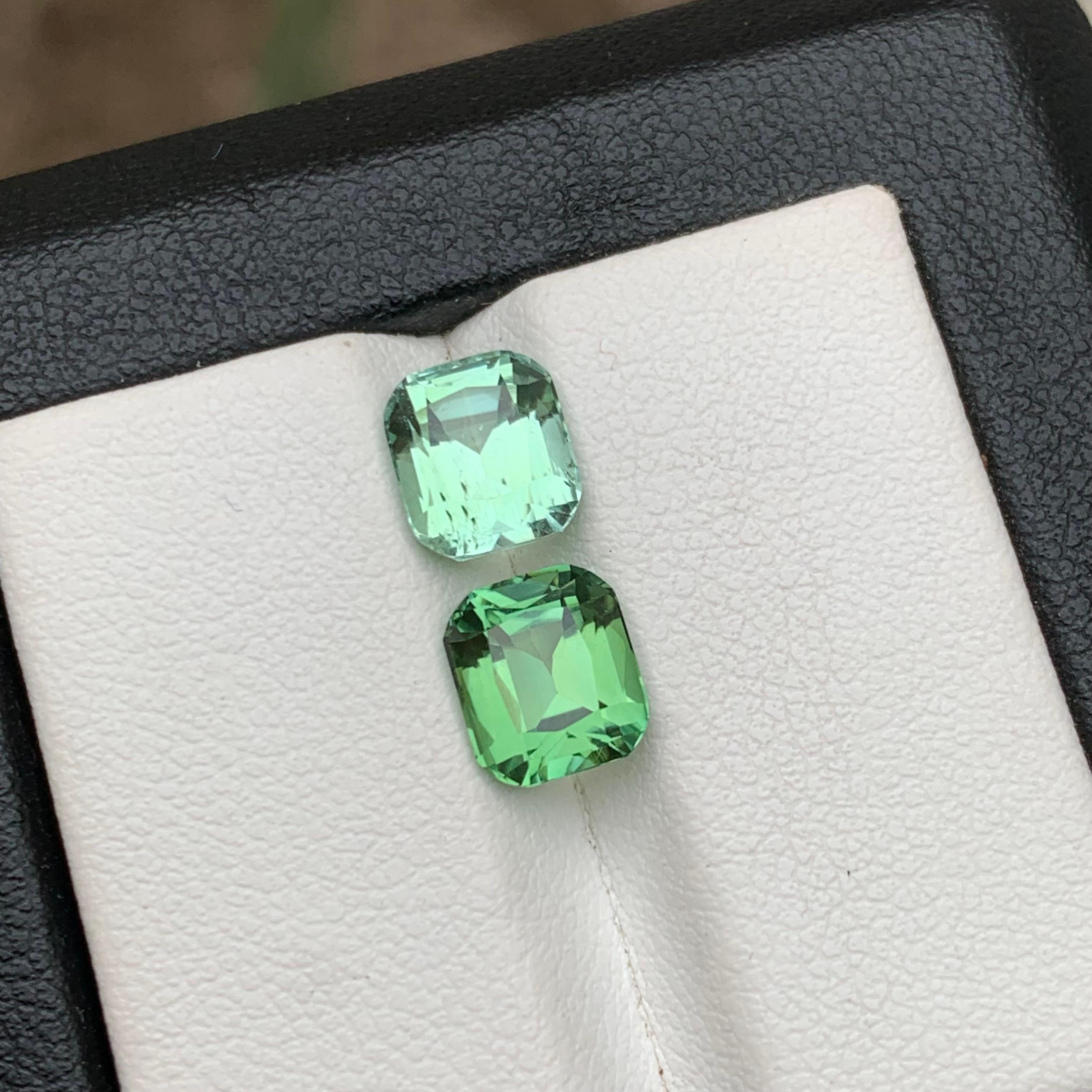 Paire de tourmalines naturelles vertes claires et vertes pomme vertes de 3,90 carats en vente 3