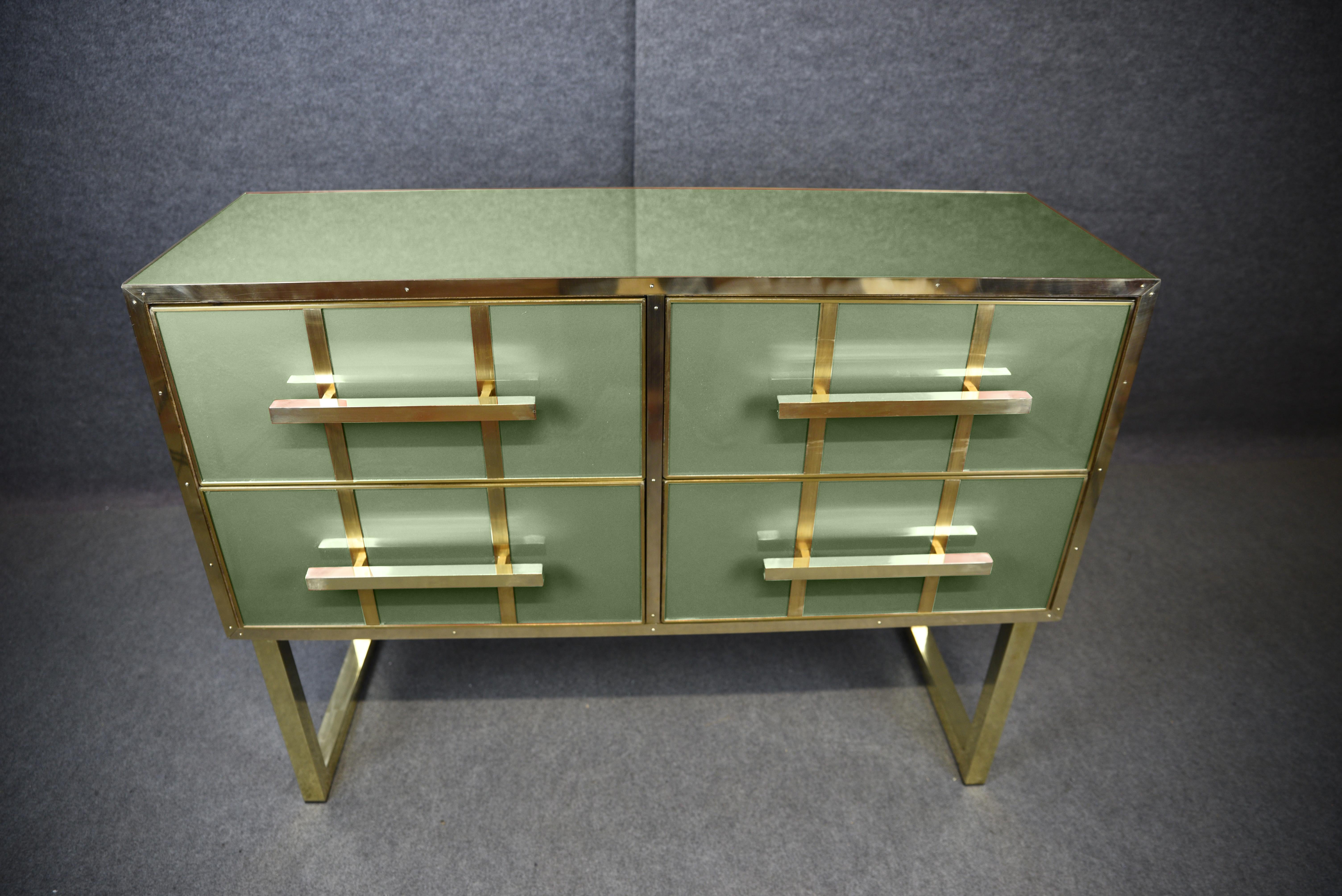 Moderno Light Green Chest of Drawers Featuring Murano Glass & Brass Made in Italy in vendita