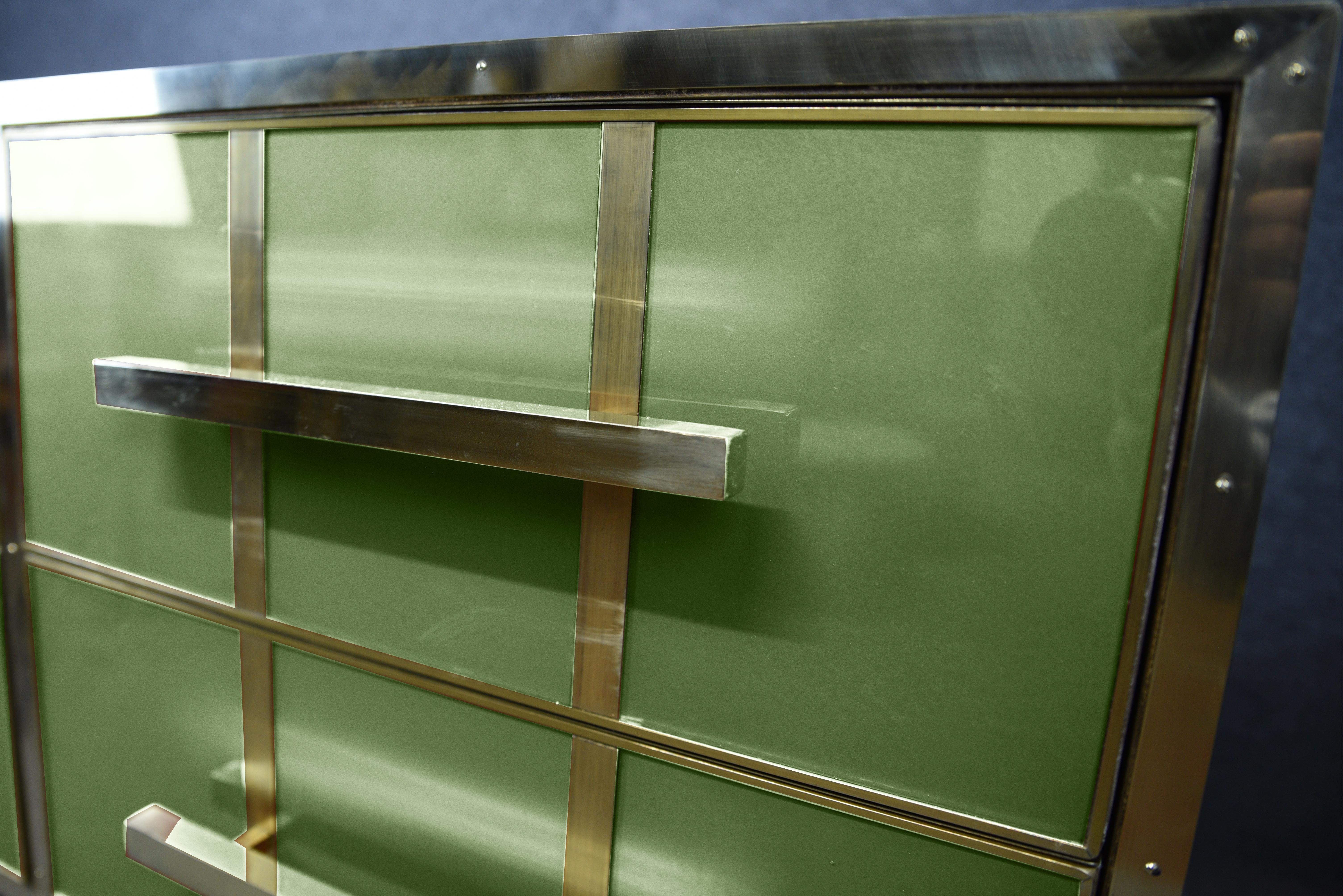 Italian Light Green Chest of Drawers Featuring Murano Glass & Brass Made in Italy in vendita