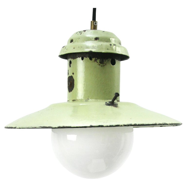 Ancienne Lampe En Tôle émaillée – Vintage Industriel, émail Abîmé Sur Le Bord