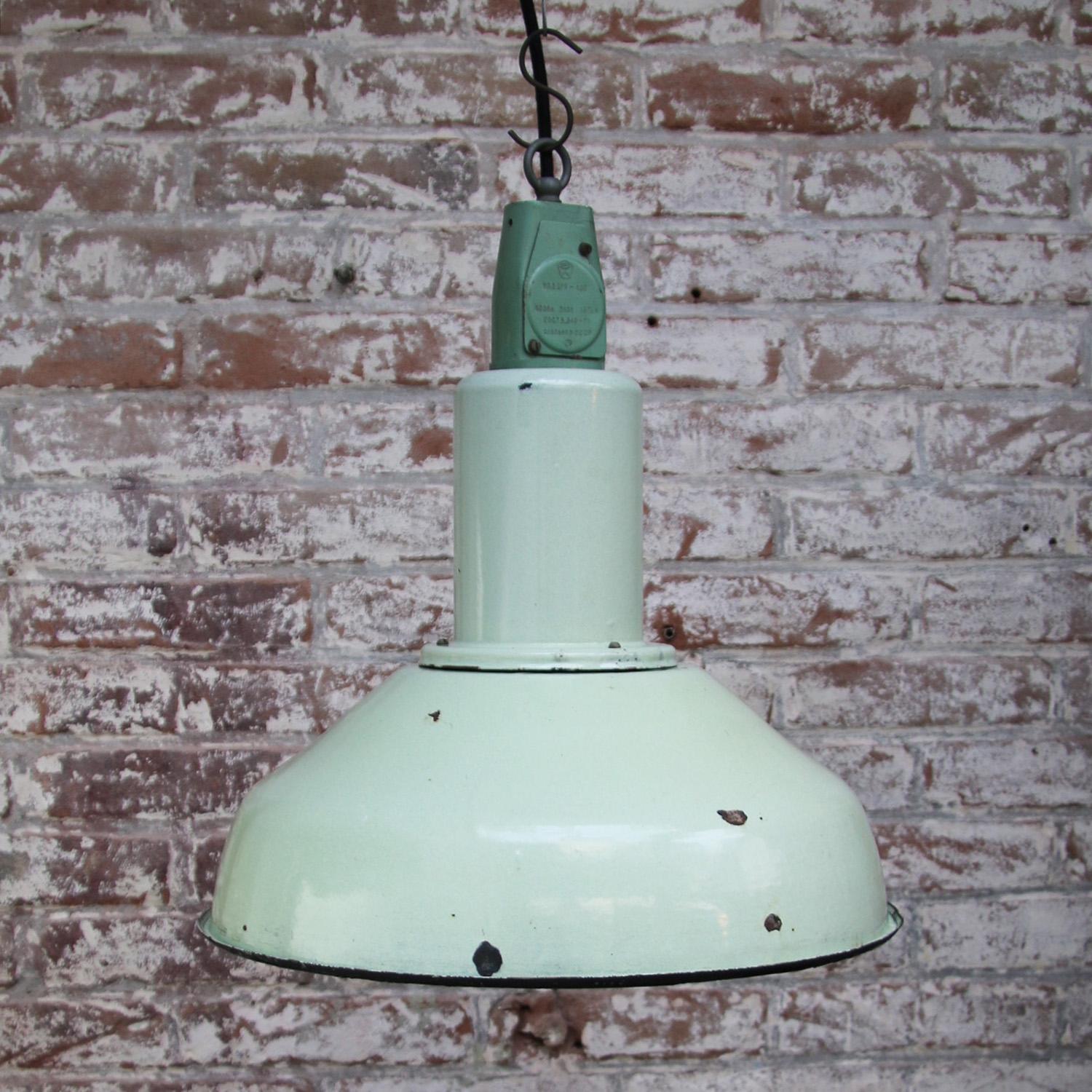 Light Green Enamel Vintage Industrial Pendant Light In Good Condition In Amsterdam, NL