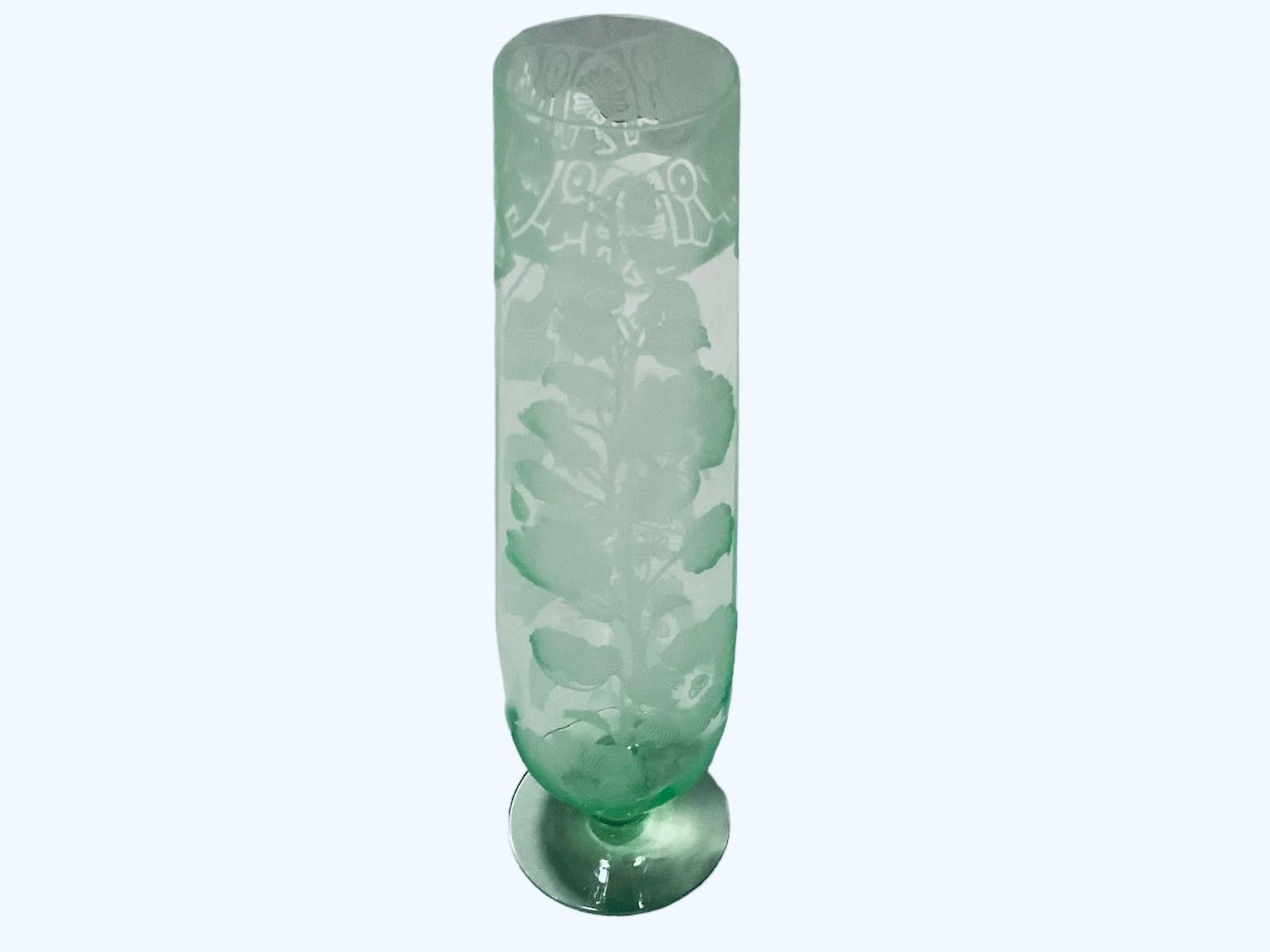 Mid-Century Modern Grand vase à fleurs vert clair en vente