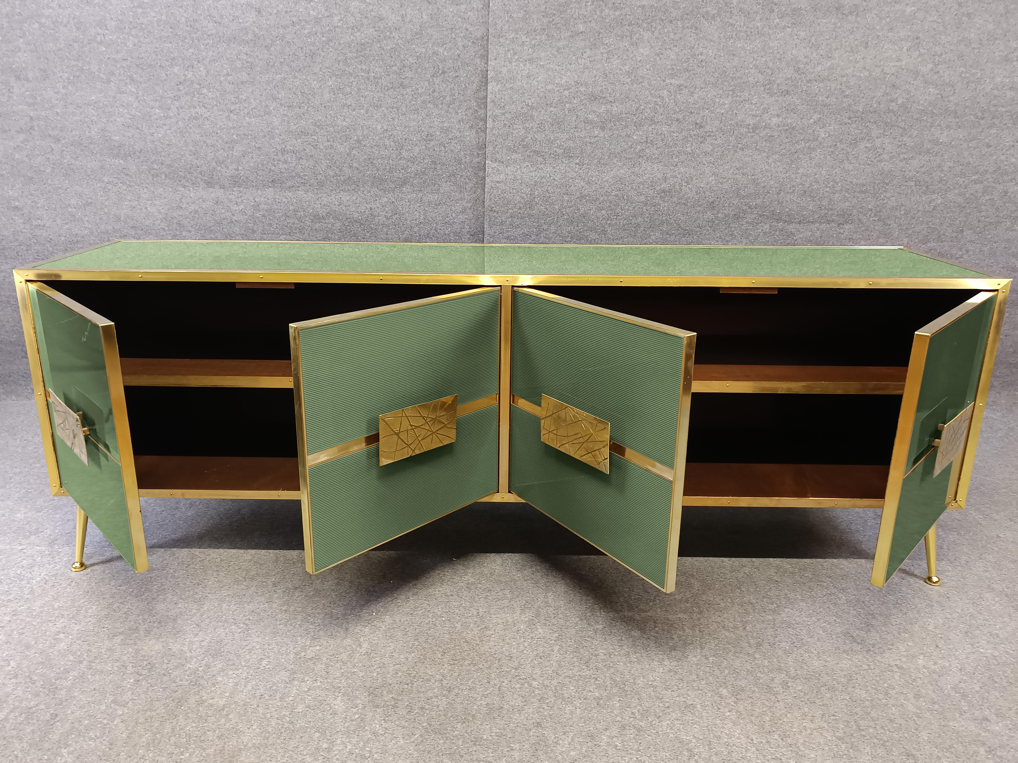 Light Green Italian birch Sideboard with 4 ‘Grisinato’ Glass Doors Available In condizioni Nuovo in vendita a Guazzora, IT