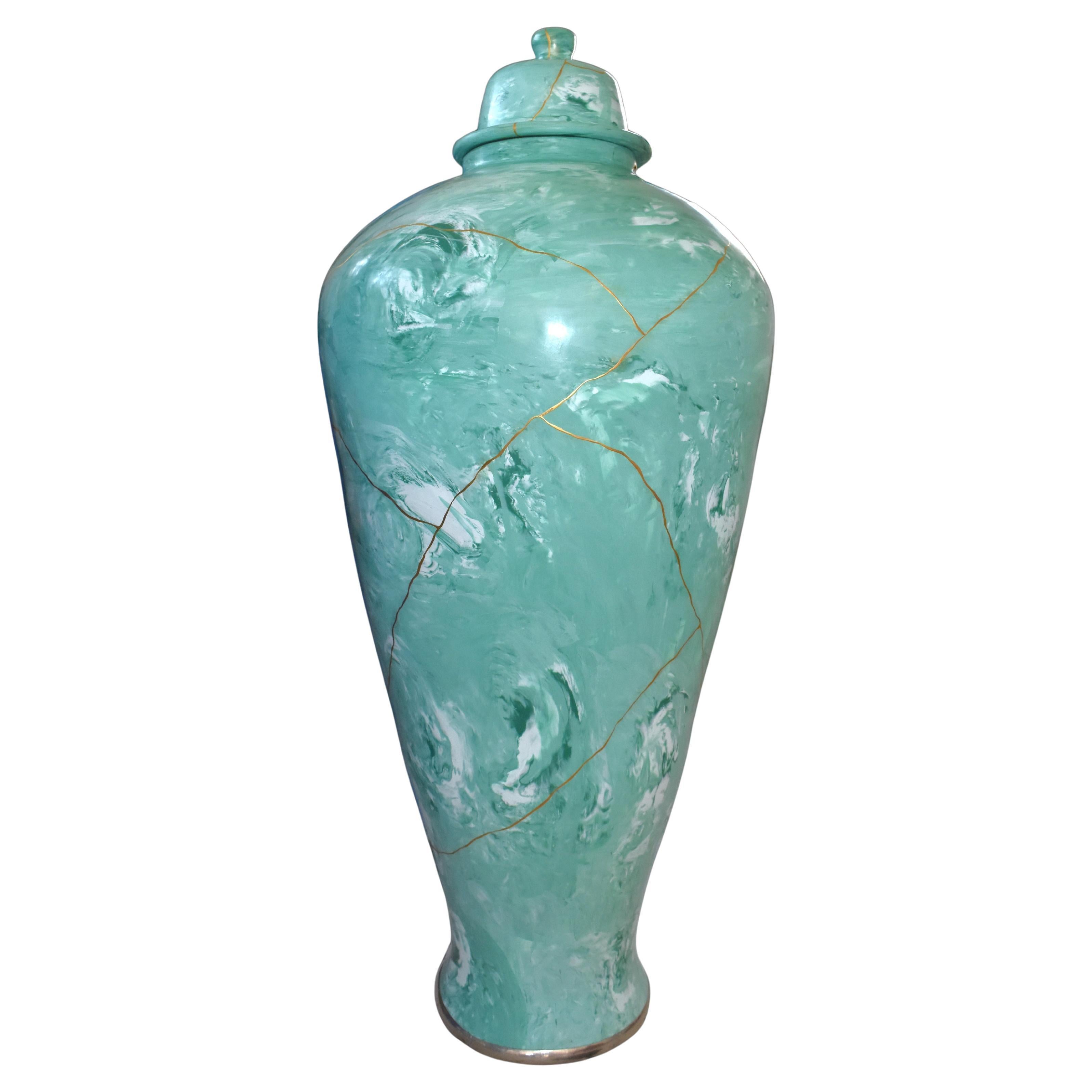 Vasetti da tè in ceramica di marmo verde chiaro e kintsugi dorato