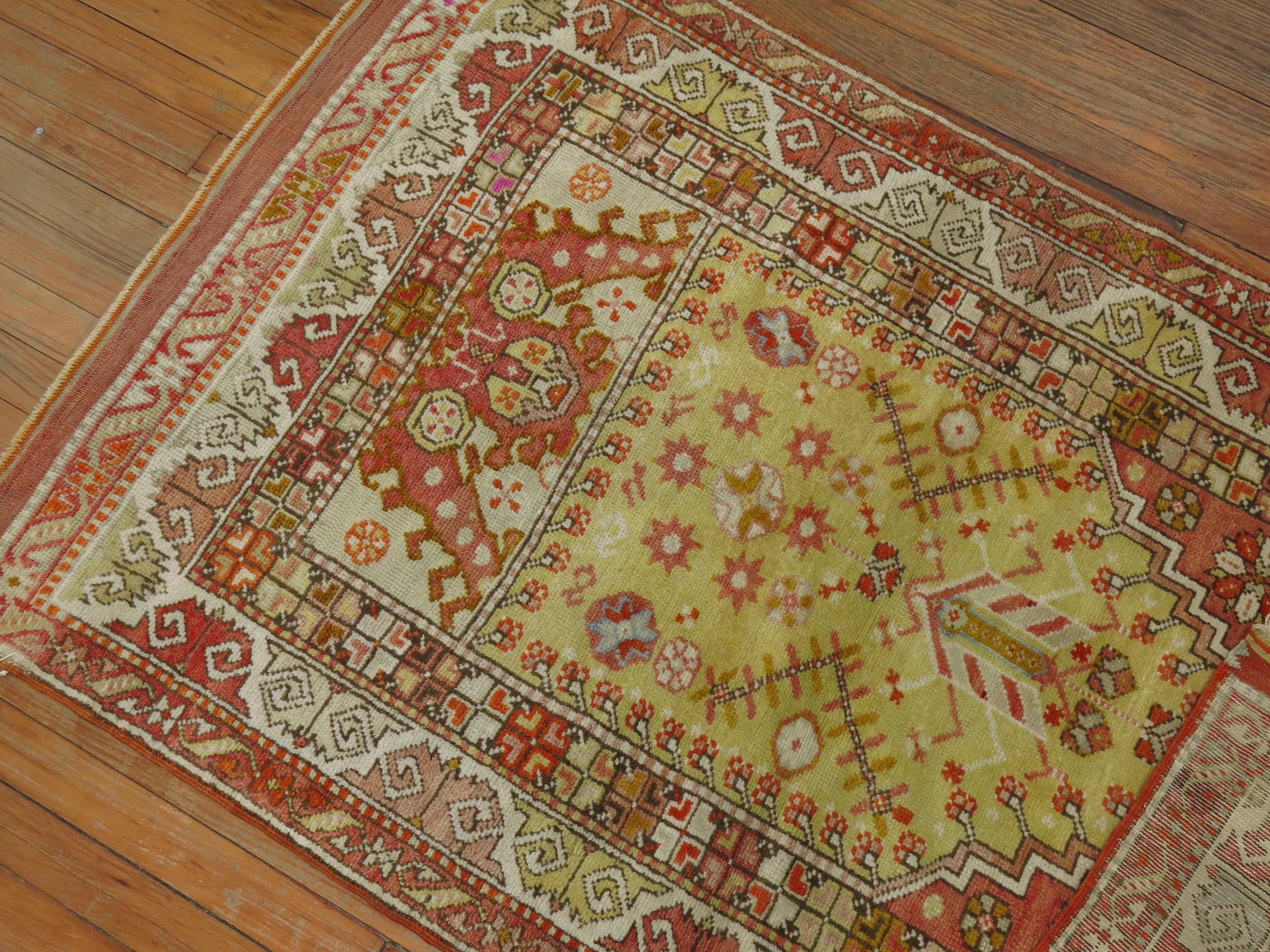 Light Green Mihrab NIche Turkish Prayer Rug In Good Condition For Sale In New York, NY