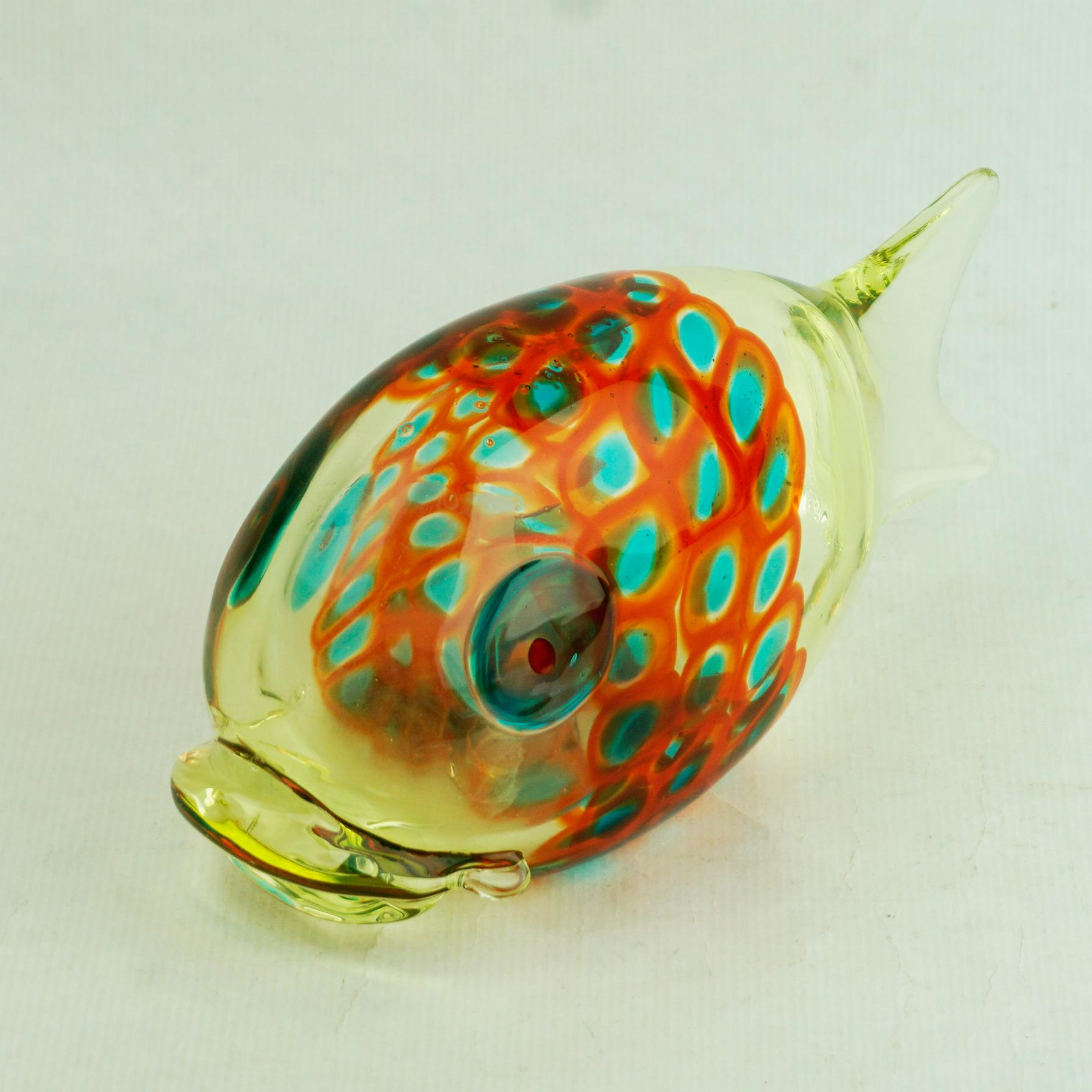 This amazing light green hand blown Uranium glass fish was created by Antonio Da Ros in the 1960s and manufactured by Vetreria Gino Cenedese, Murano, Italy. 1960s.
It features a light green body with circumferential band of orange-red and