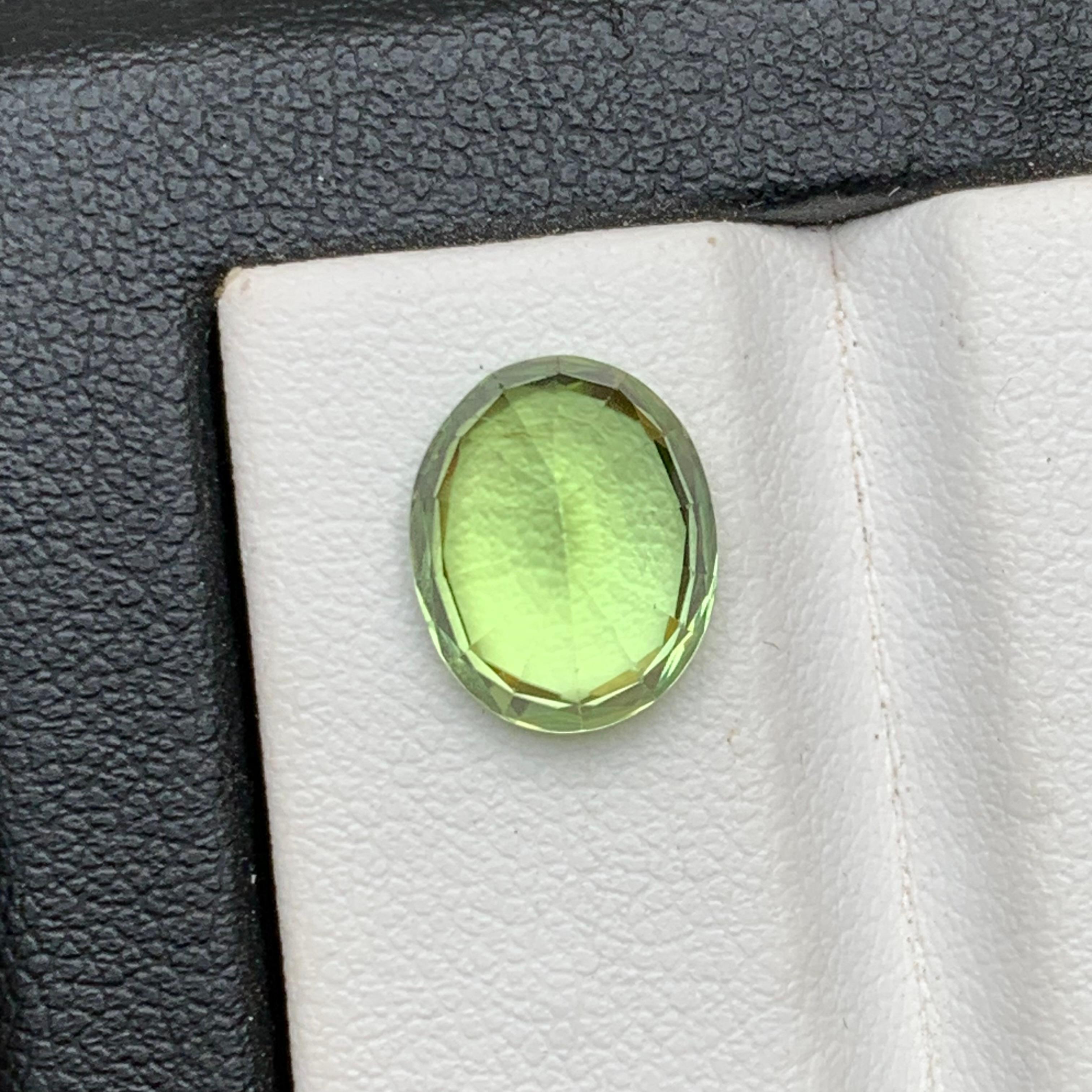 Light Green Natural Peridot Ring Loose Gemstone 4.20 Ct Oval Cushion Cut-Jewelry For Sale 1