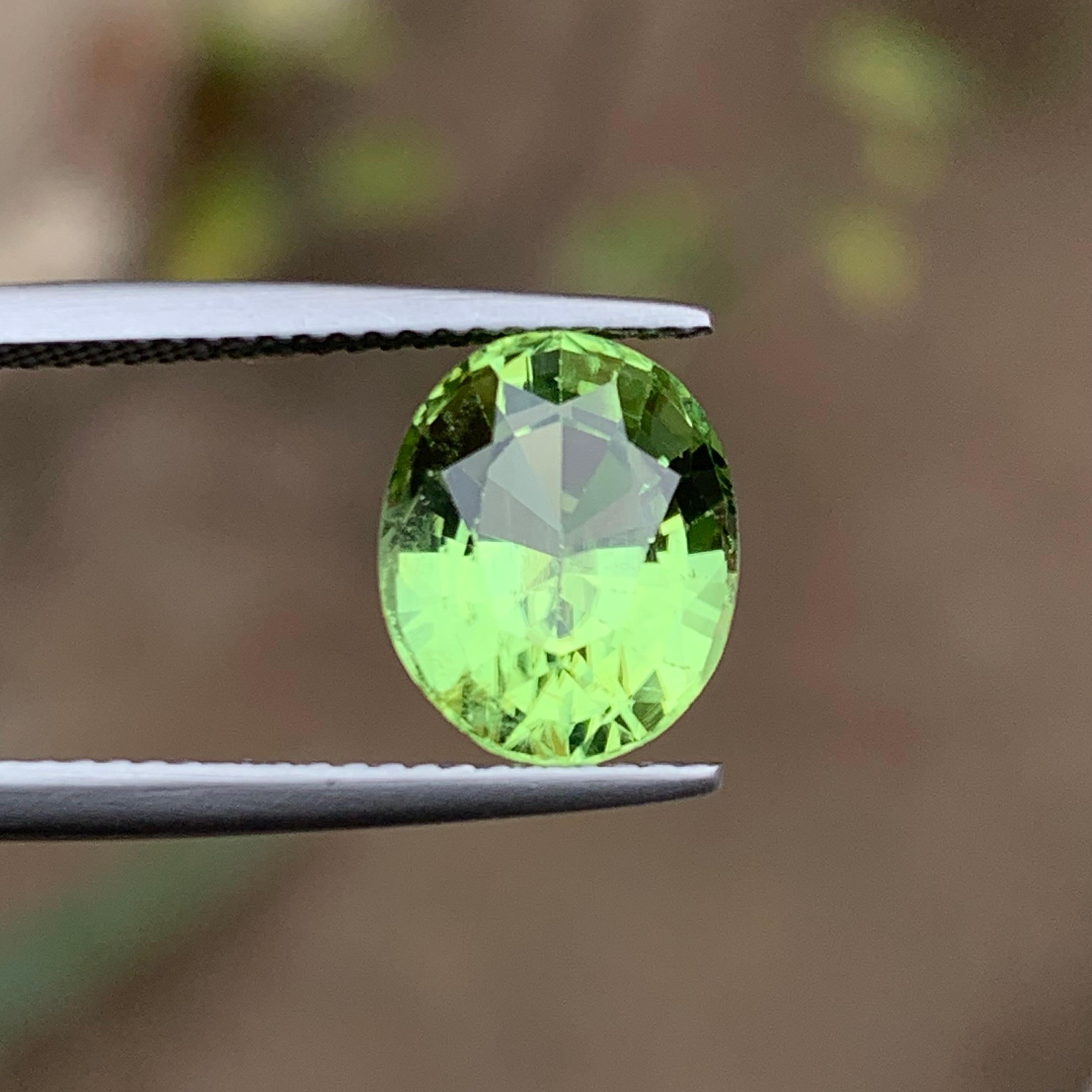 Light Green Natural Peridot Ring Loose Gemstone 4.20 Ct Oval Cushion Cut-Jewelry For Sale 2