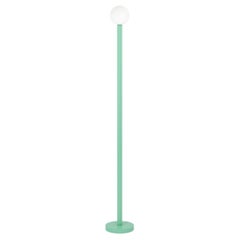 Lampadaire vert clair de l'Atelier Areti
