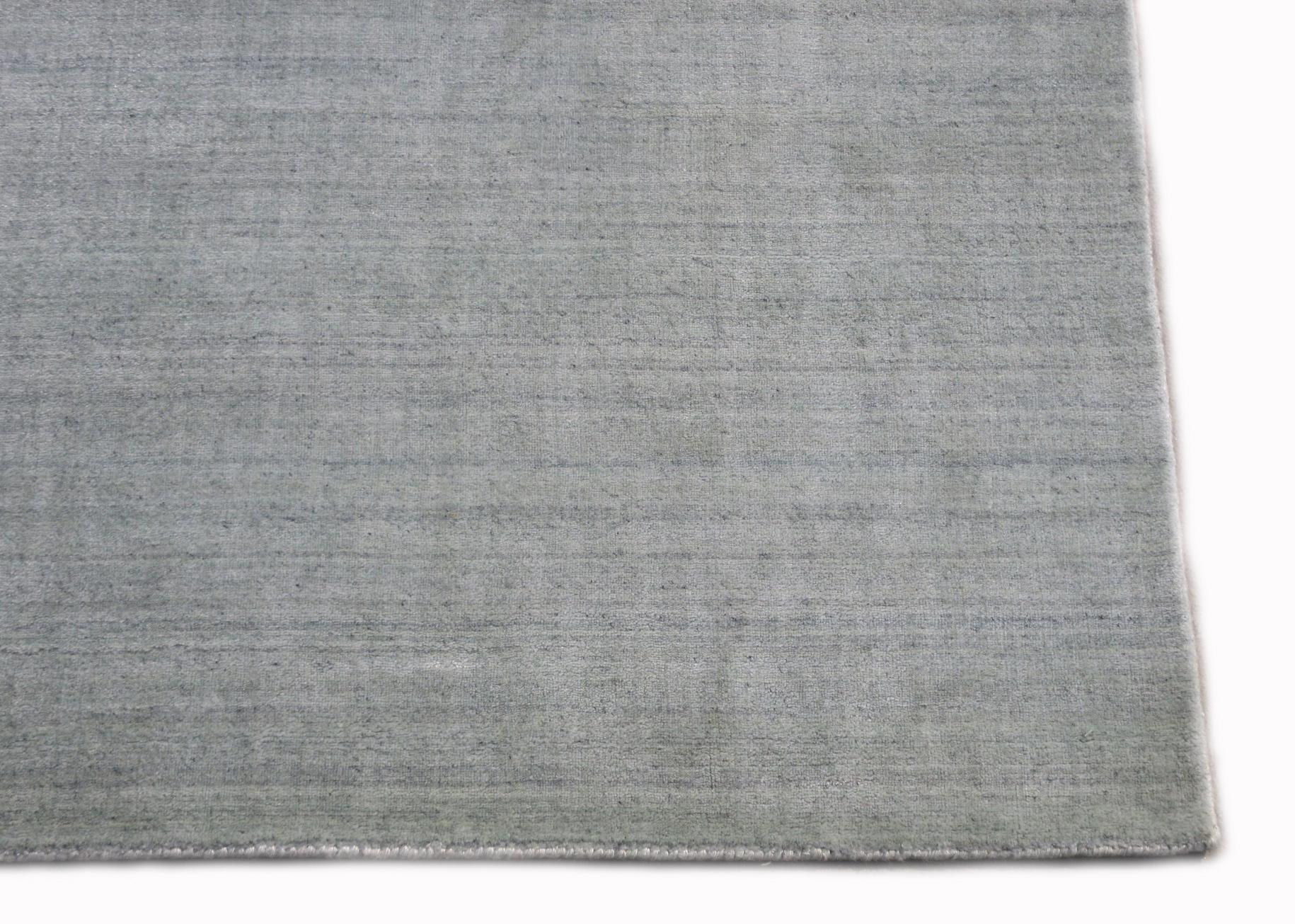 Light-Green Silk Modern Rug In New Condition For Sale In Laguna Hills, CA
