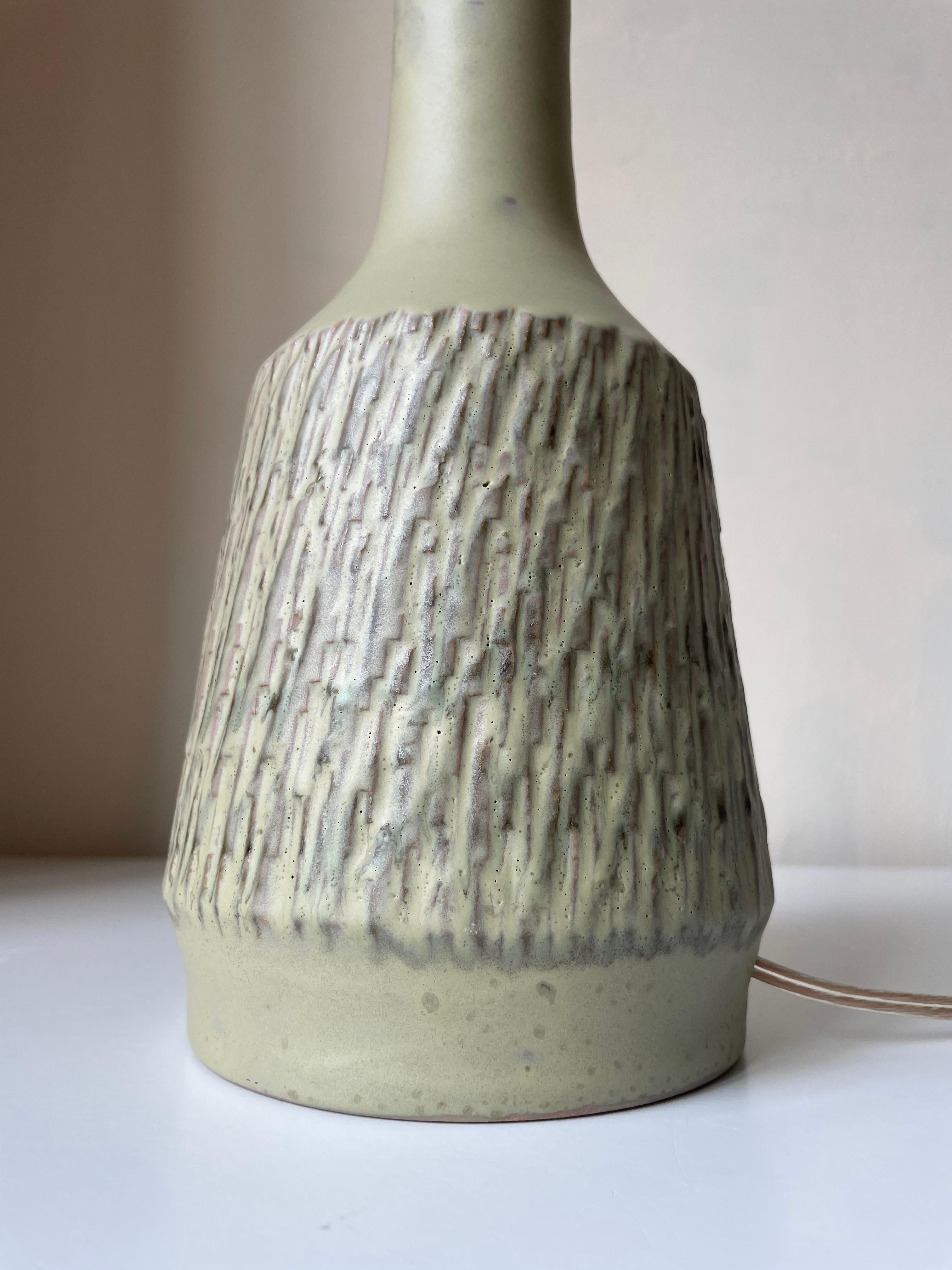 Light Green Textured Ceramic Table Lamp, 1960s For Sale 5
