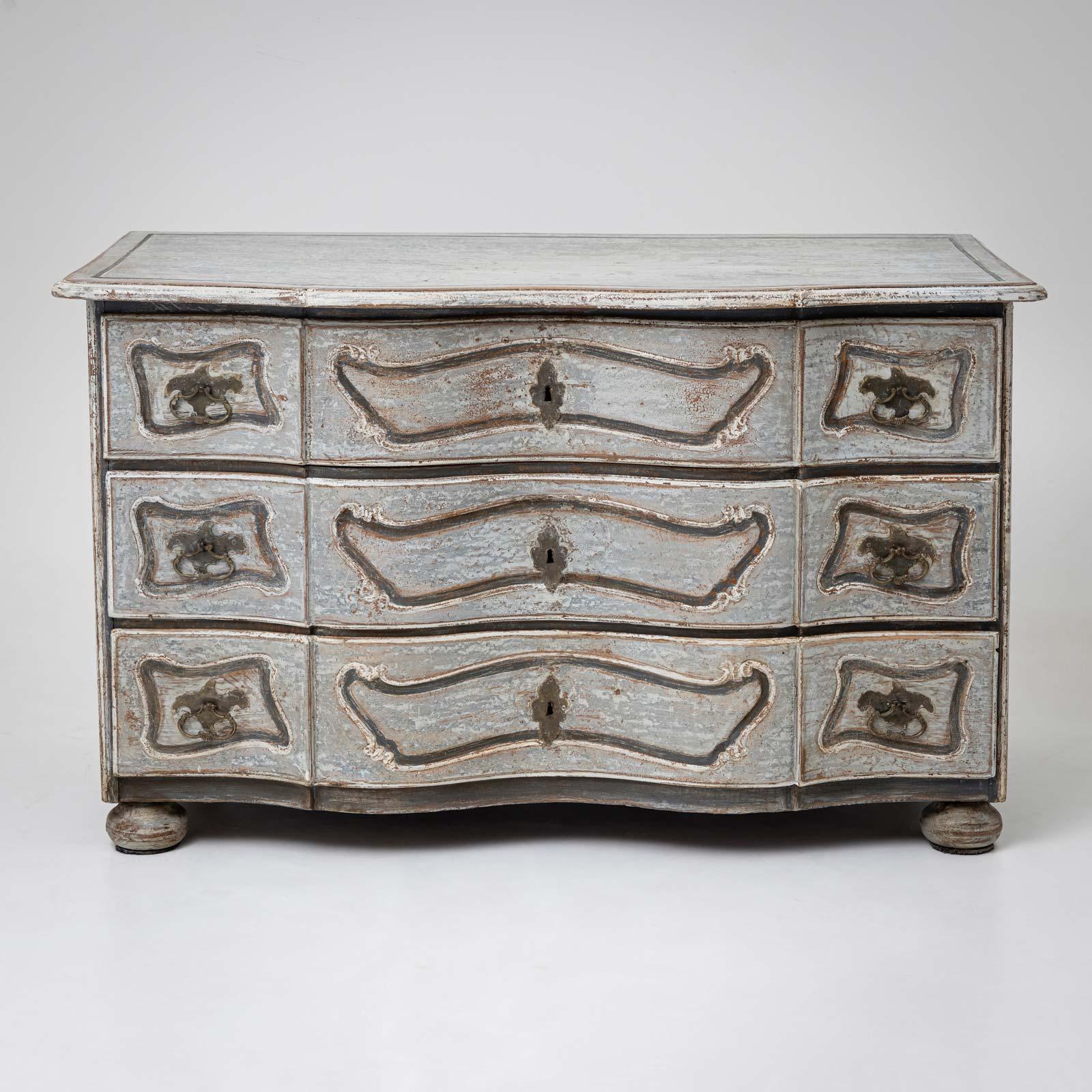 Baroque chest of drawers with three drawers and a curved front. The painting is new and was inspired by historical models.