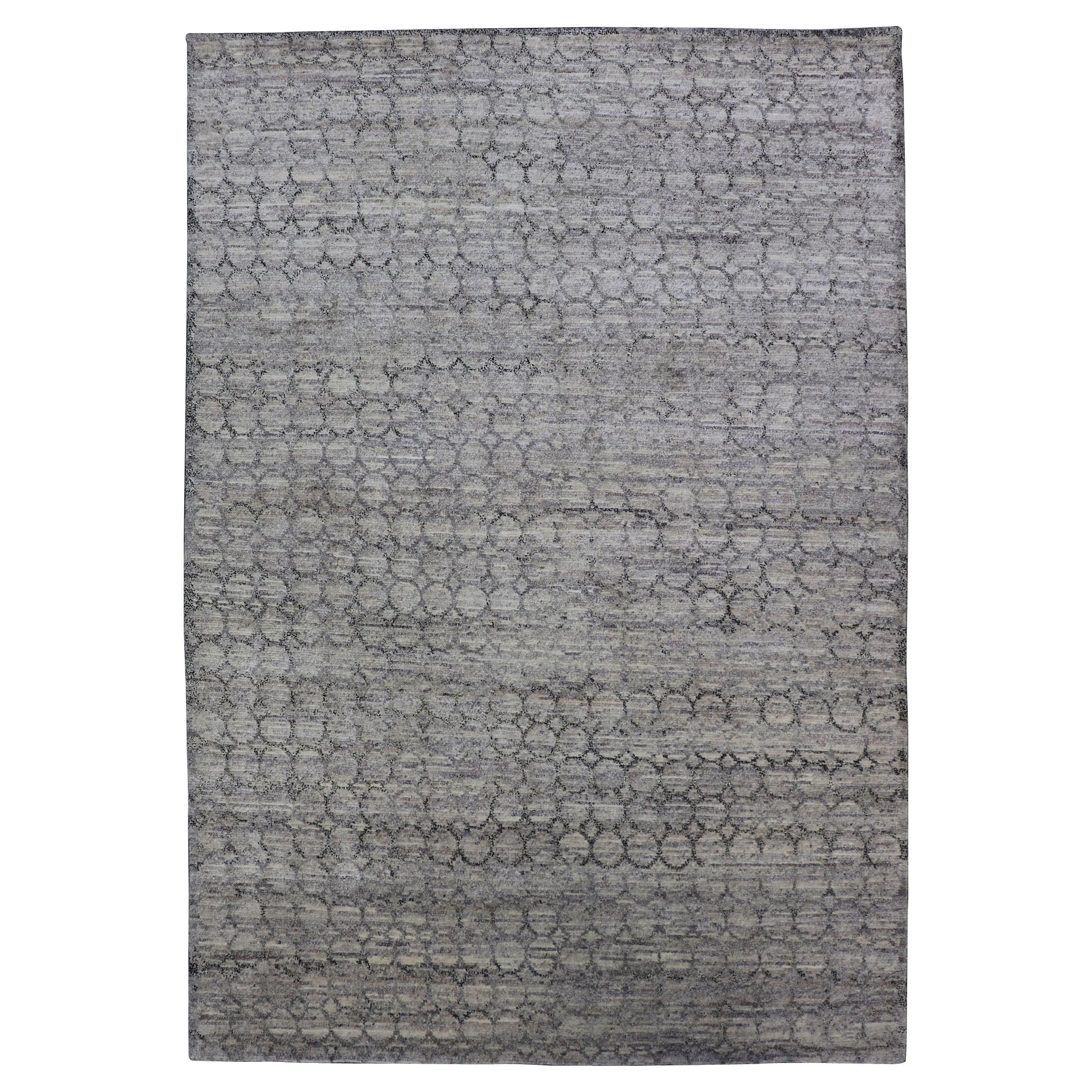 Tapis moderne gris clair avec motif de chaîne sur toute la surface en gris foncé