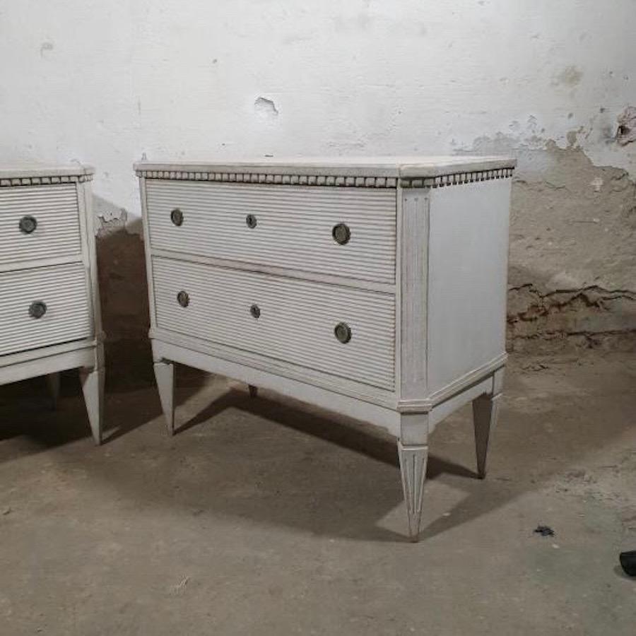 Light Grey Pair Gustavian Style Commodes, Sweden, circa 1870 In Good Condition In New York, NY