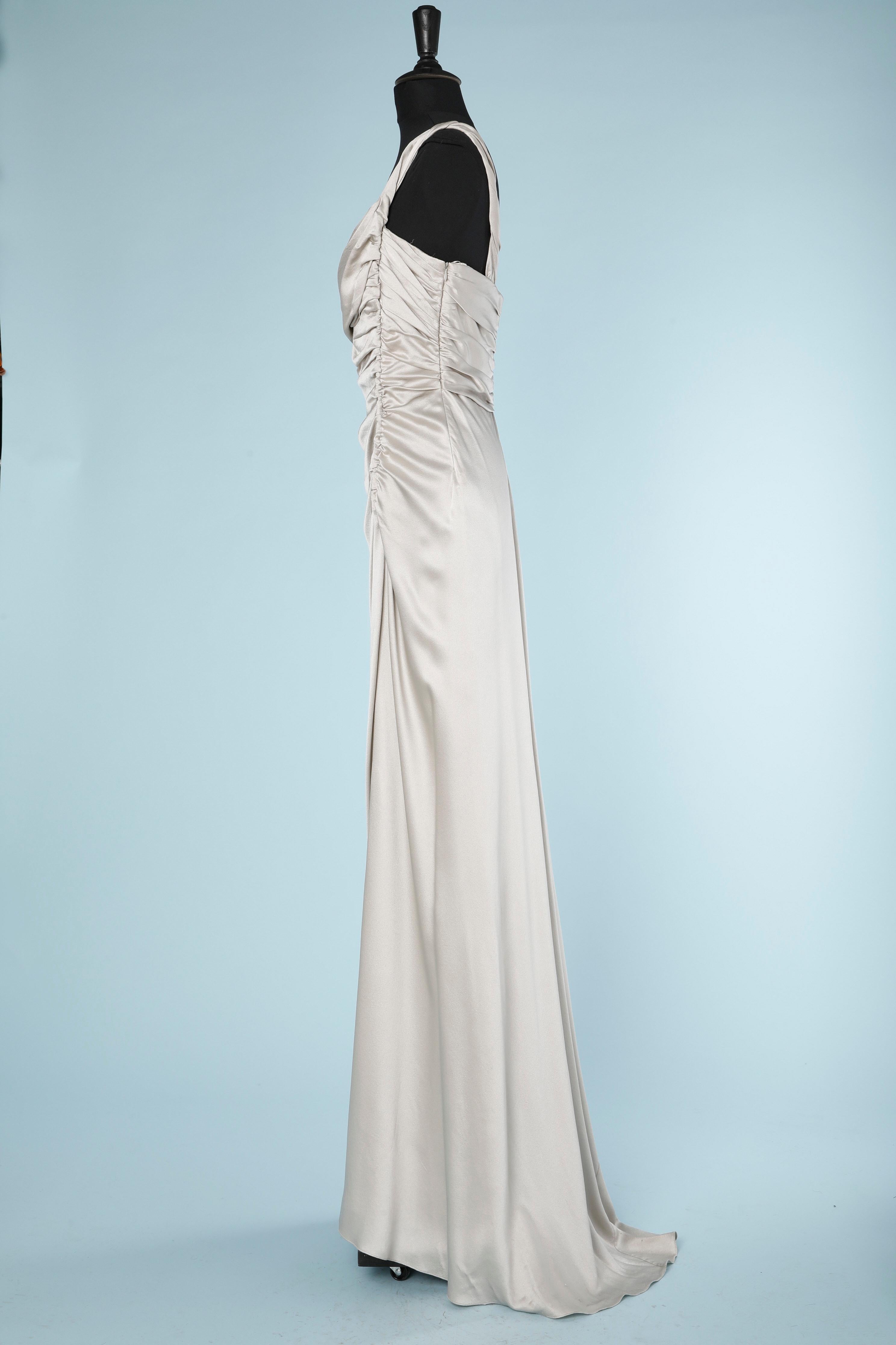 Hellgraues trägerloses Abendkleid aus Seidensatin von Alberta Feretti (Grau)