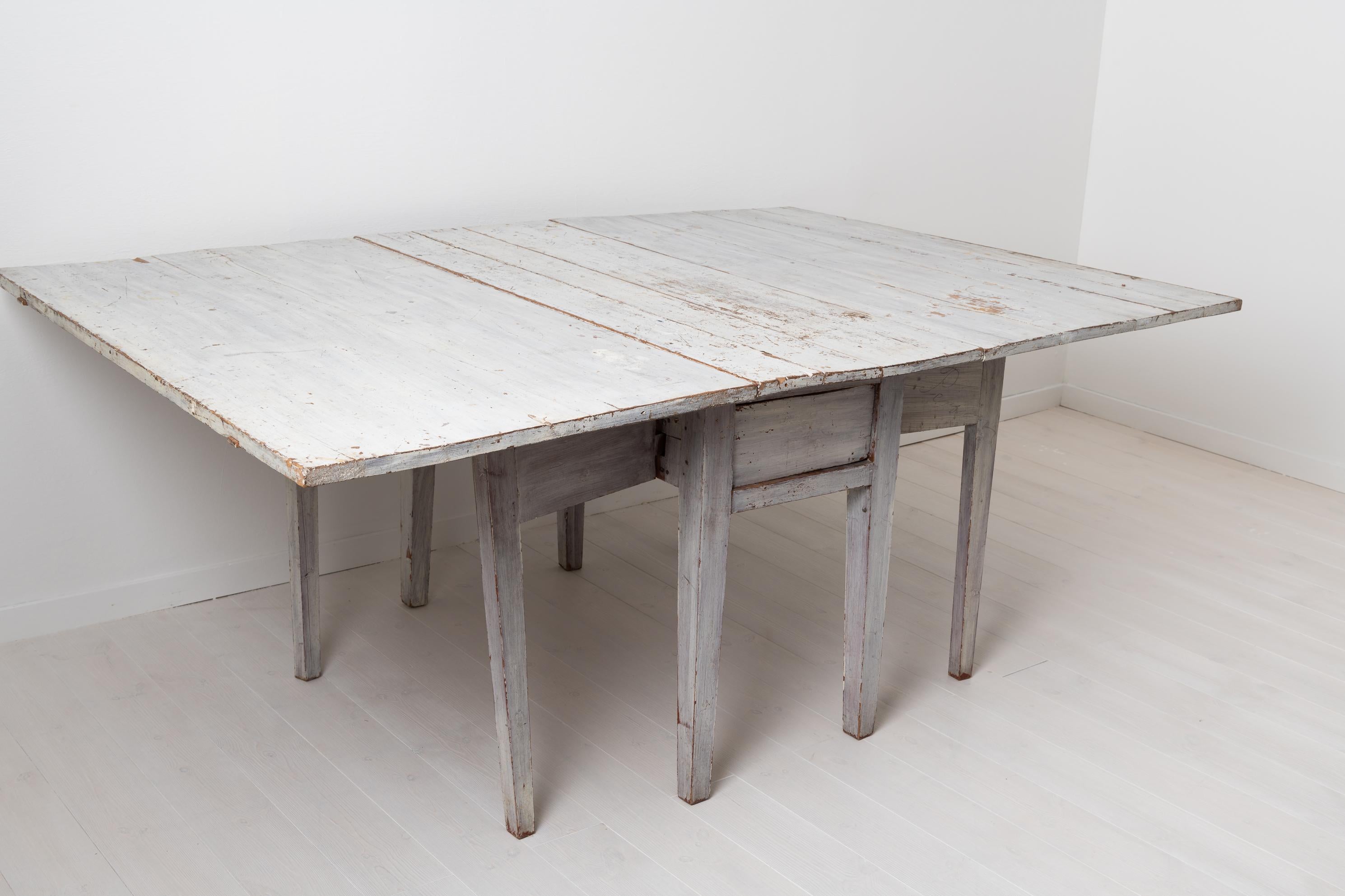 Light Grey Swedish Neoclassical Dining Table For Sale 5