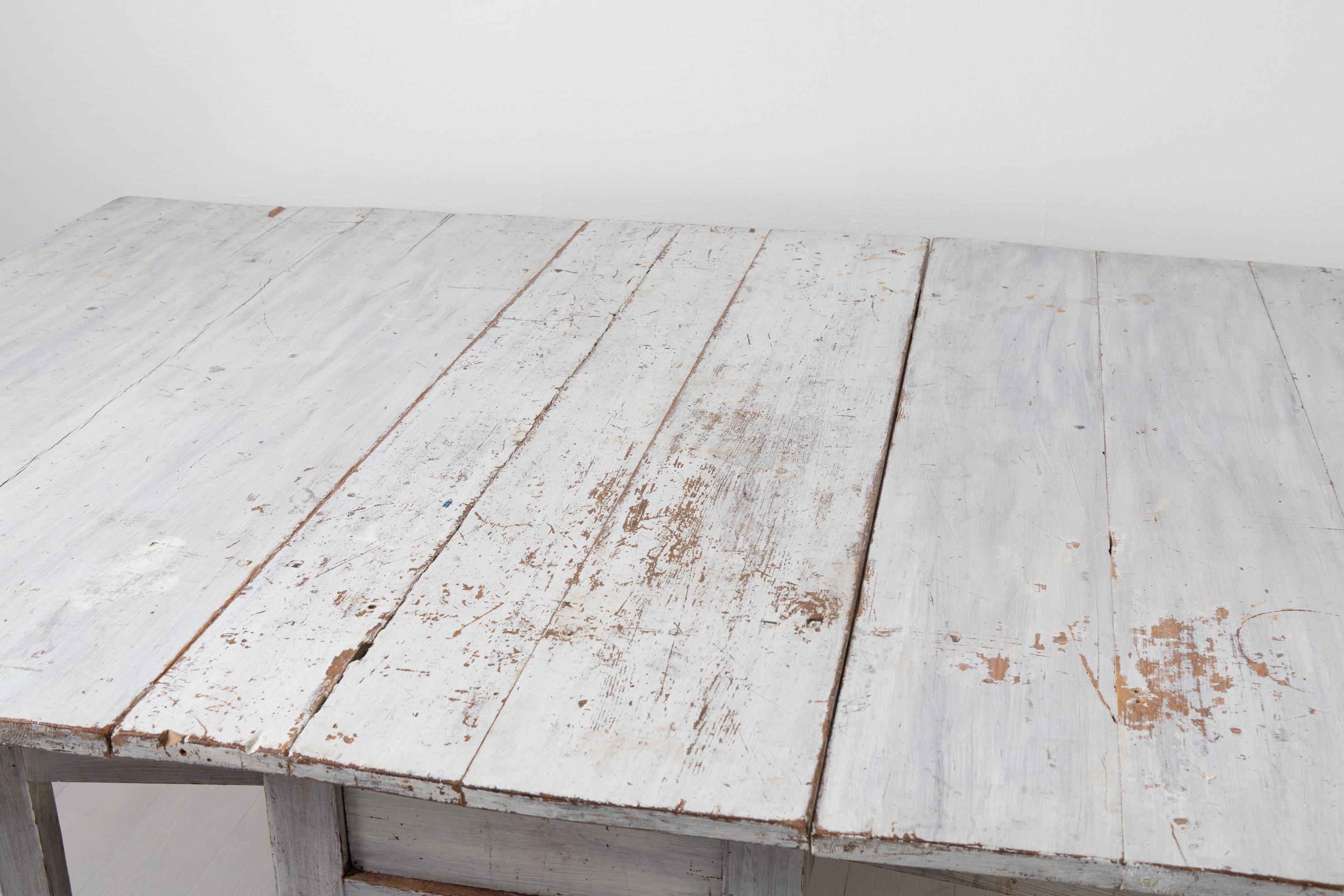 Light Grey Swedish Neoclassical Dining Table For Sale 4