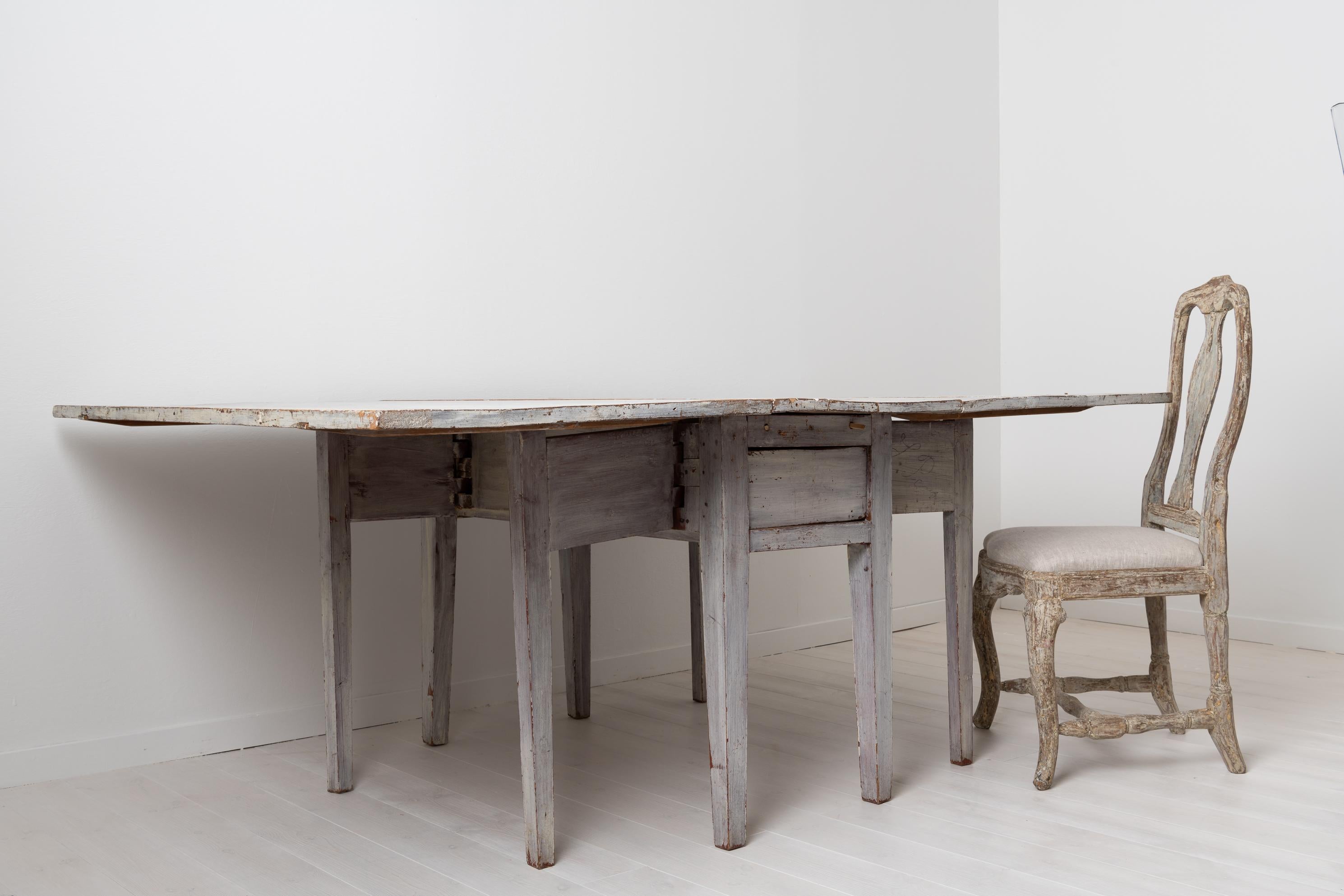 Hand-Crafted Light Grey Swedish Neoclassical Dining Table For Sale