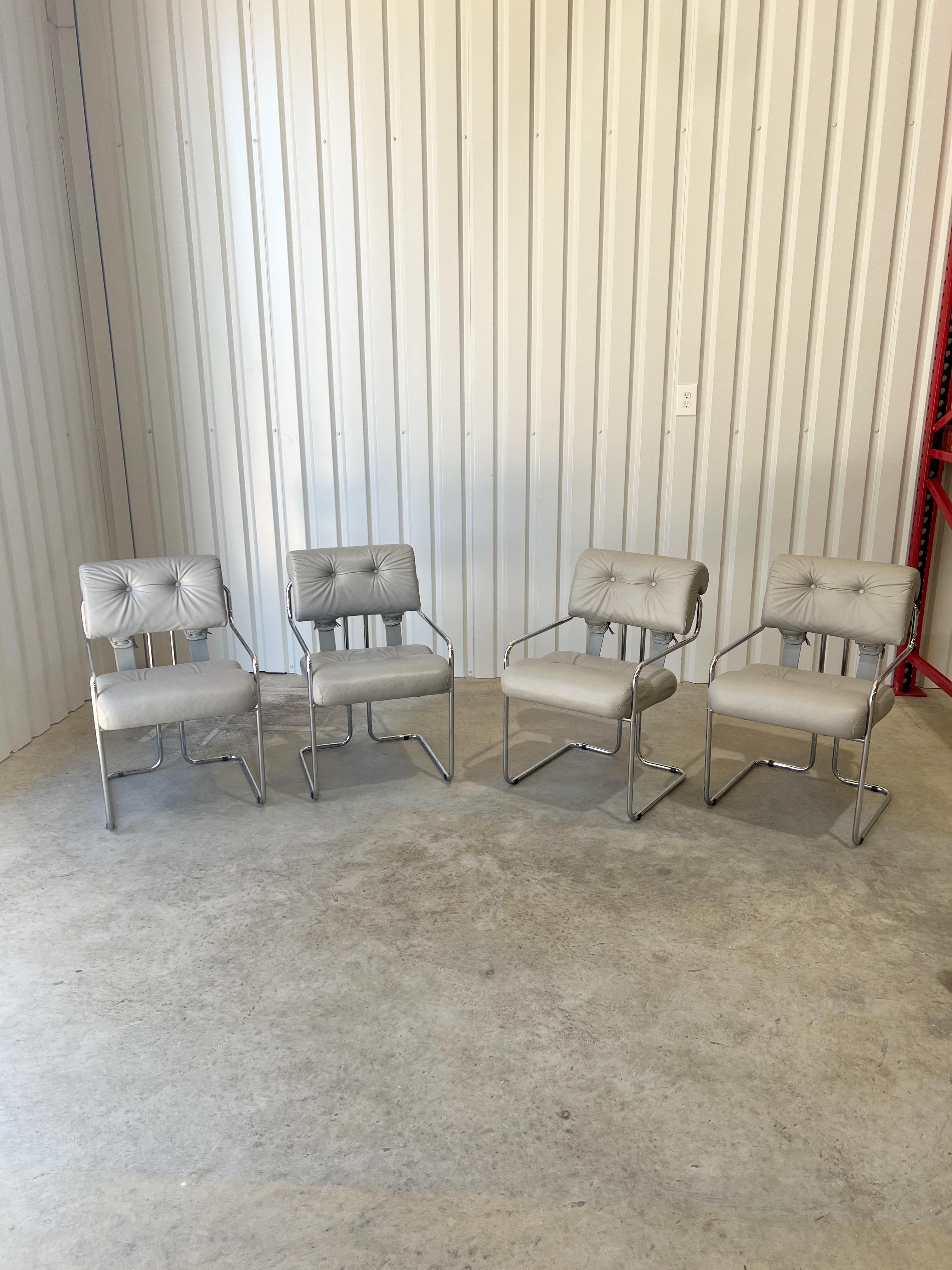 Diseñada por Guido Faleschini para i4 Mariani y producida en Italia para la Pace Collection, la silla Tucroma se ha convertido en uno de los diseños de asientos más reconocibles y apreciados de la década de 1970 hasta nuestros días. Este conjunto de