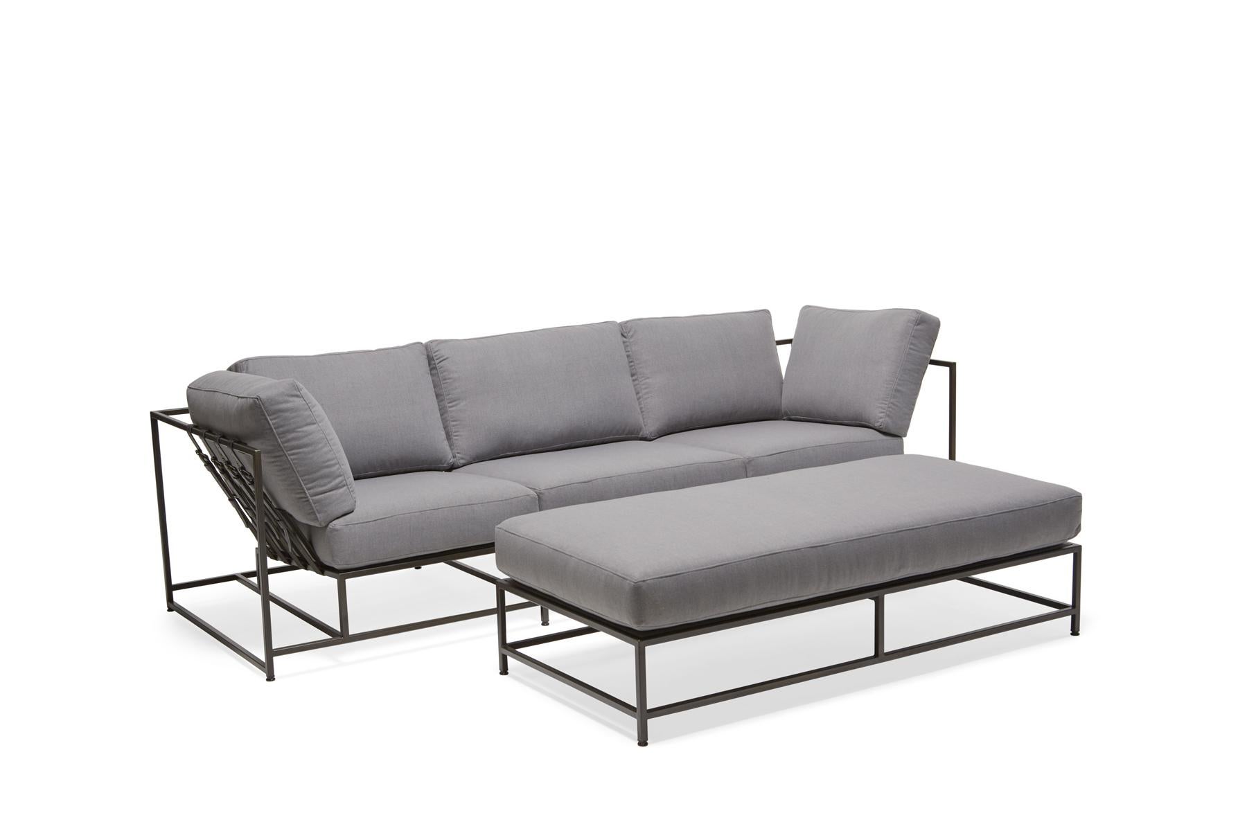 Noirci L sectionnel en laine gris clair et acier noirci en vente