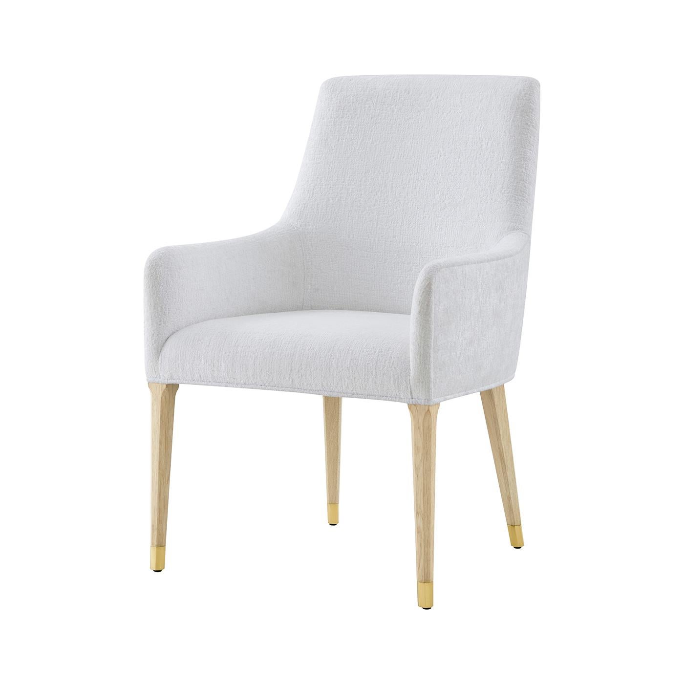 Light Hollywood Regency Fauteuil tapissé (Lot de 2) Neuf - En vente à Westwood, NJ
