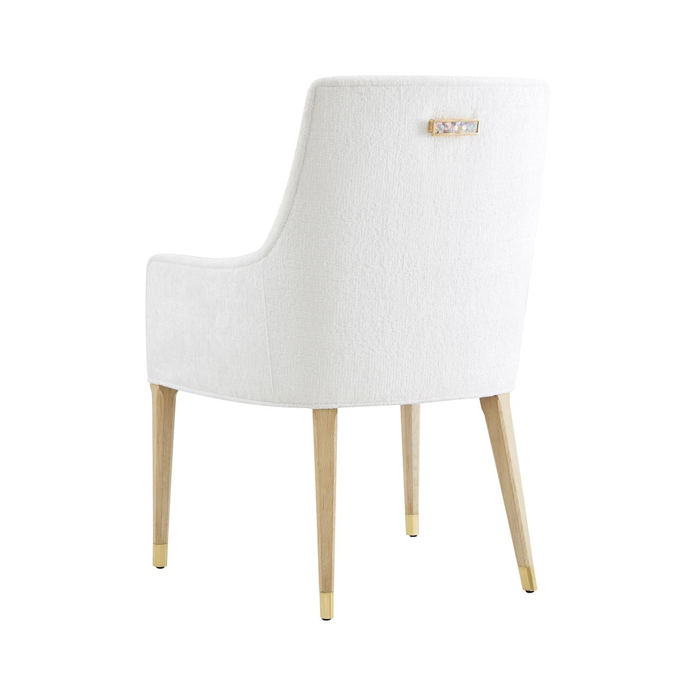 XXIe siècle et contemporain Light Hollywood Regency Fauteuil tapissé (Lot de 2) en vente