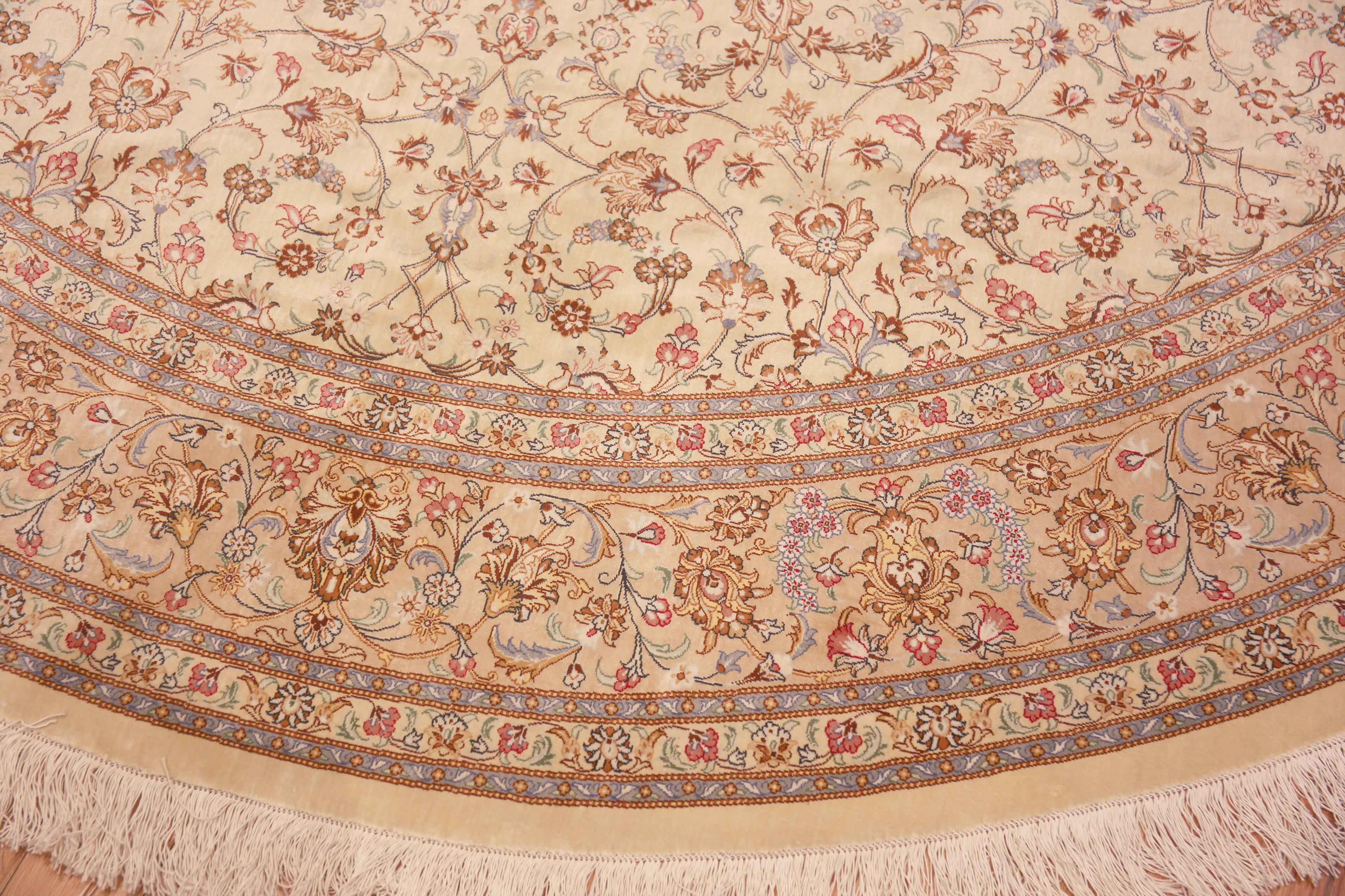 Light Ivory Fine Vintage Persian Gonbad Design Round Silk Qum Rug 8' x 8' In Good Condition For Sale In New York, NY