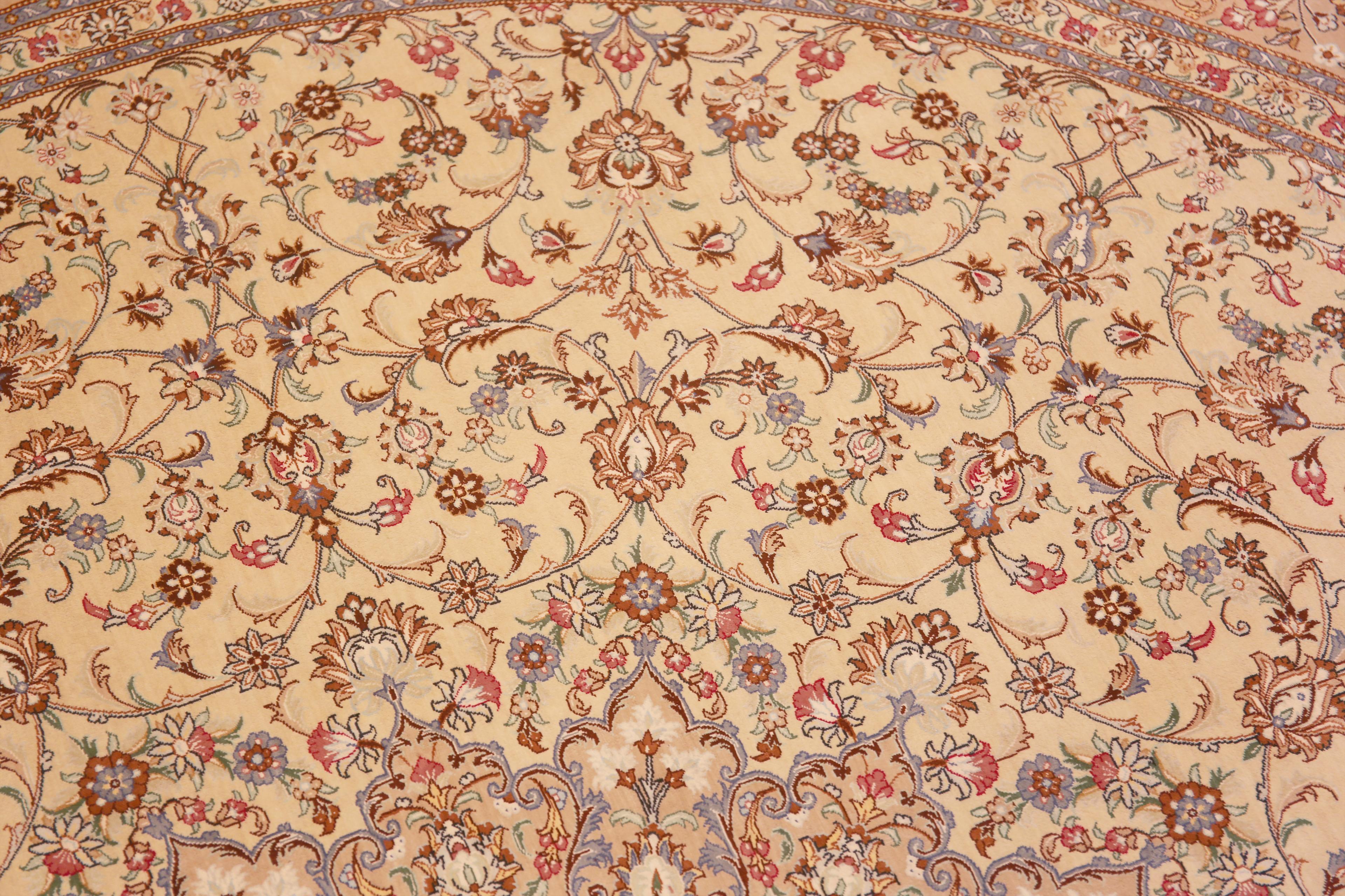 Light Ivory Fine Vintage Persian Gonbad Design Round Silk Qum Rug 8' x 8' For Sale 1