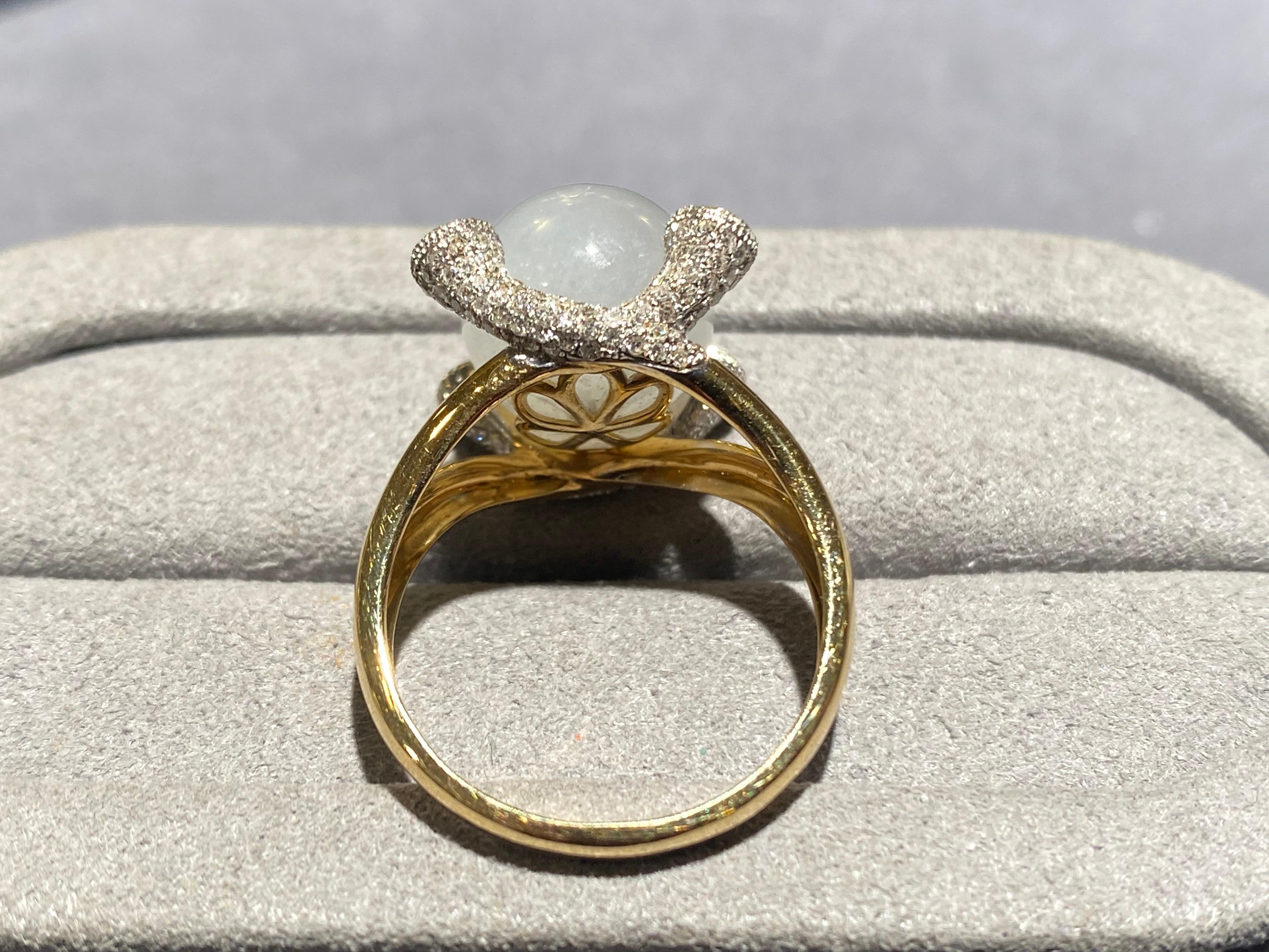 Light Lavender Color Type A Jadeite and Diamond Ring in 18k Yellow Gold In New Condition For Sale In Melbourne, AU