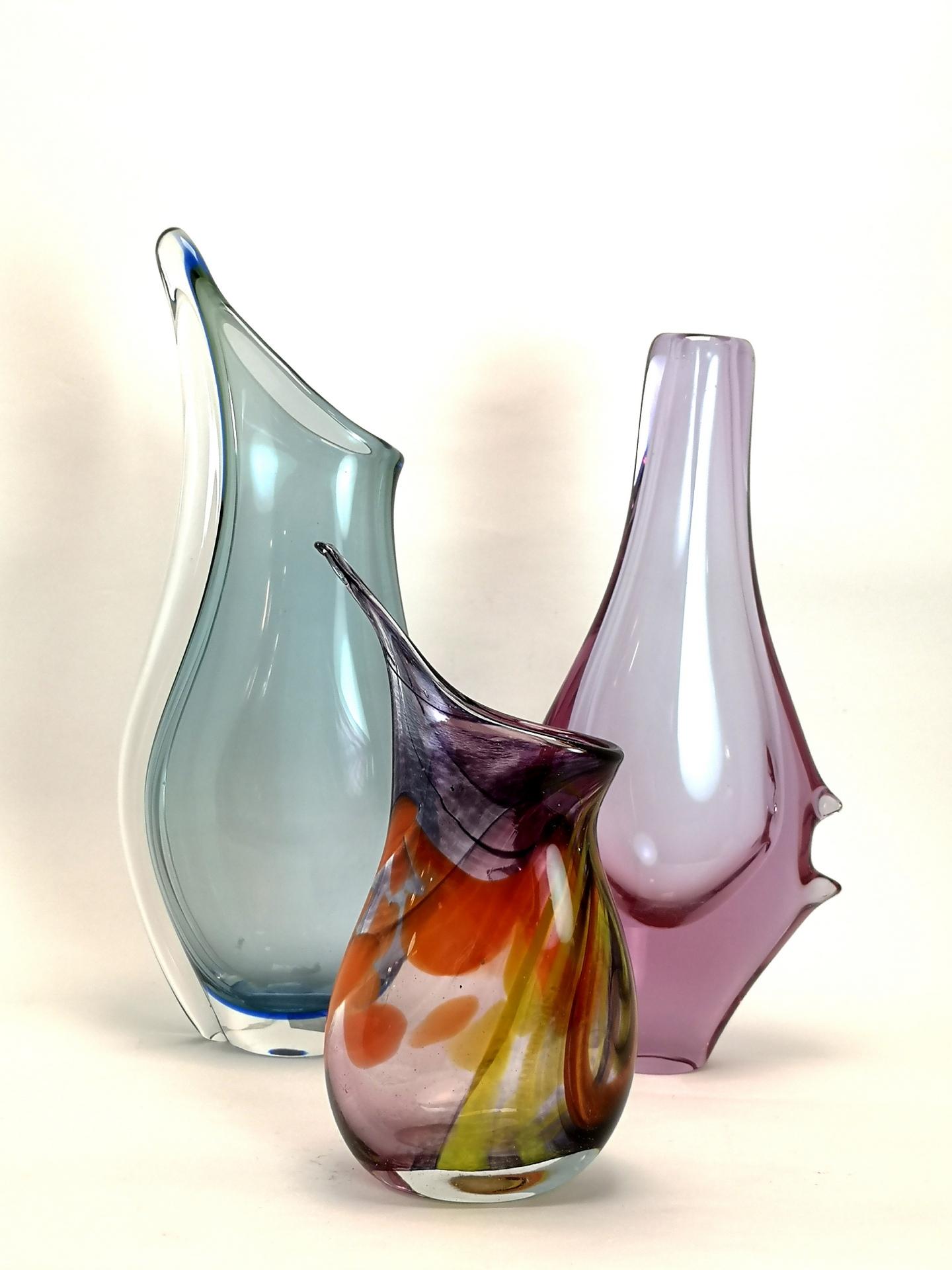 Almost futuristic: this light purple or levander vase is a unique, hand-made glass piece, with a very extravagant, almost spaceship-like design. It has features of italian or check glass making, most probably from the 1960s Europe. Near perfect