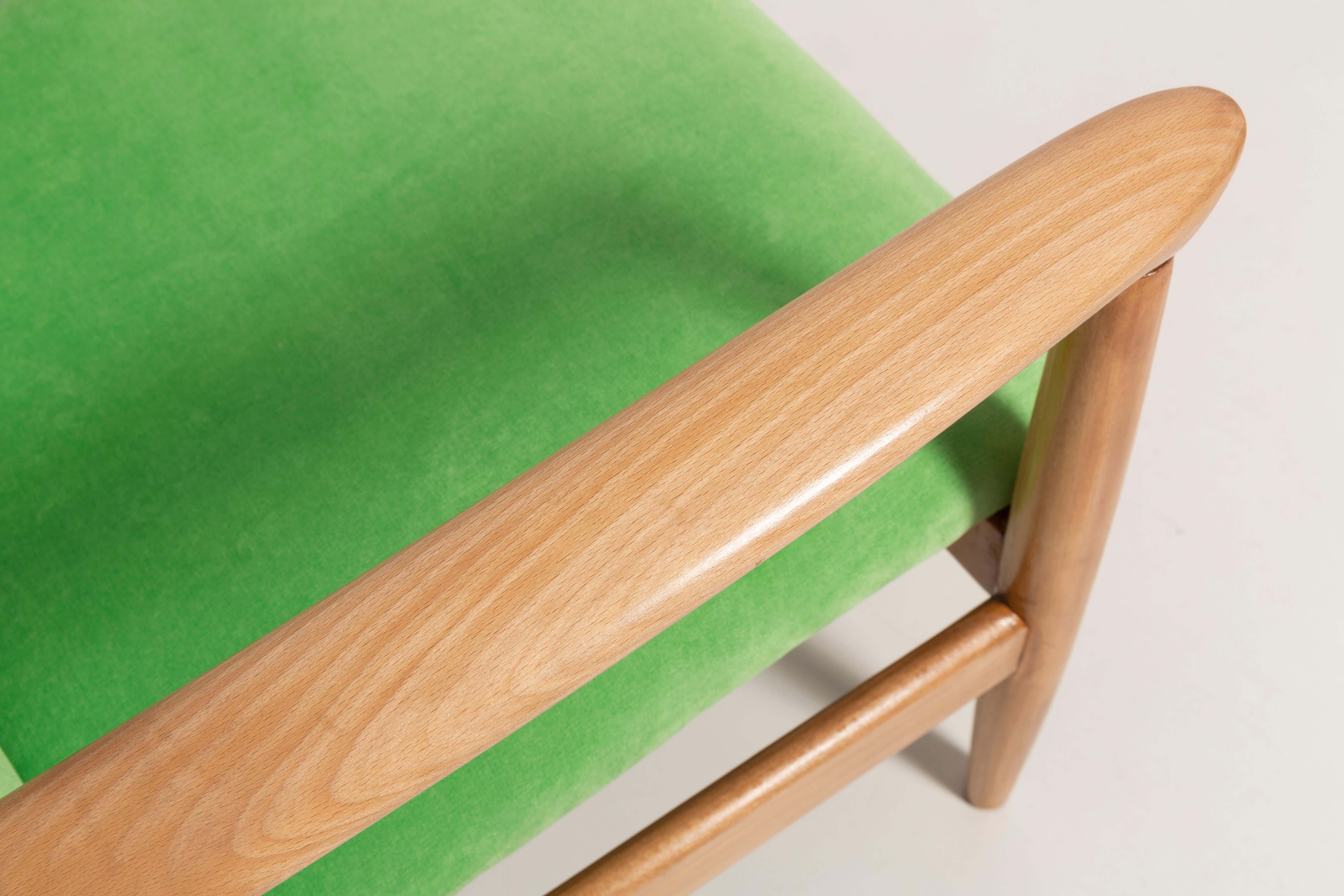 Sillón de terciopelo verde lima claro, alto GFM-64, Edmund Homa, años 60 en venta 3