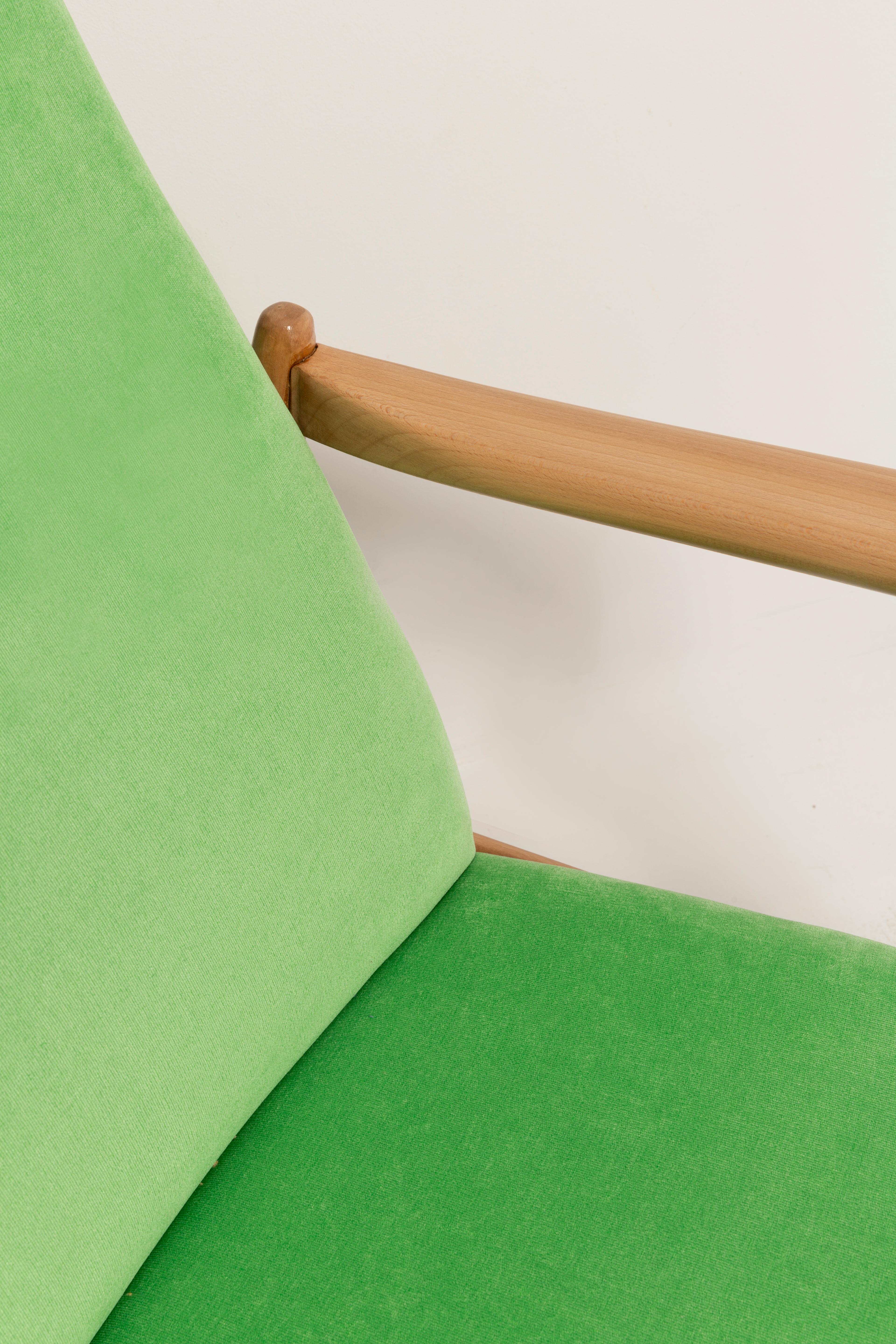 Sillón de terciopelo verde lima claro, alto GFM-64, Edmund Homa, años 60 Bouclé en venta